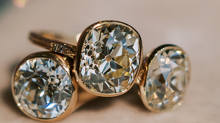 5 (Not Awkward) Tips and Tricks to Picking your Engagement Ring with your Partner