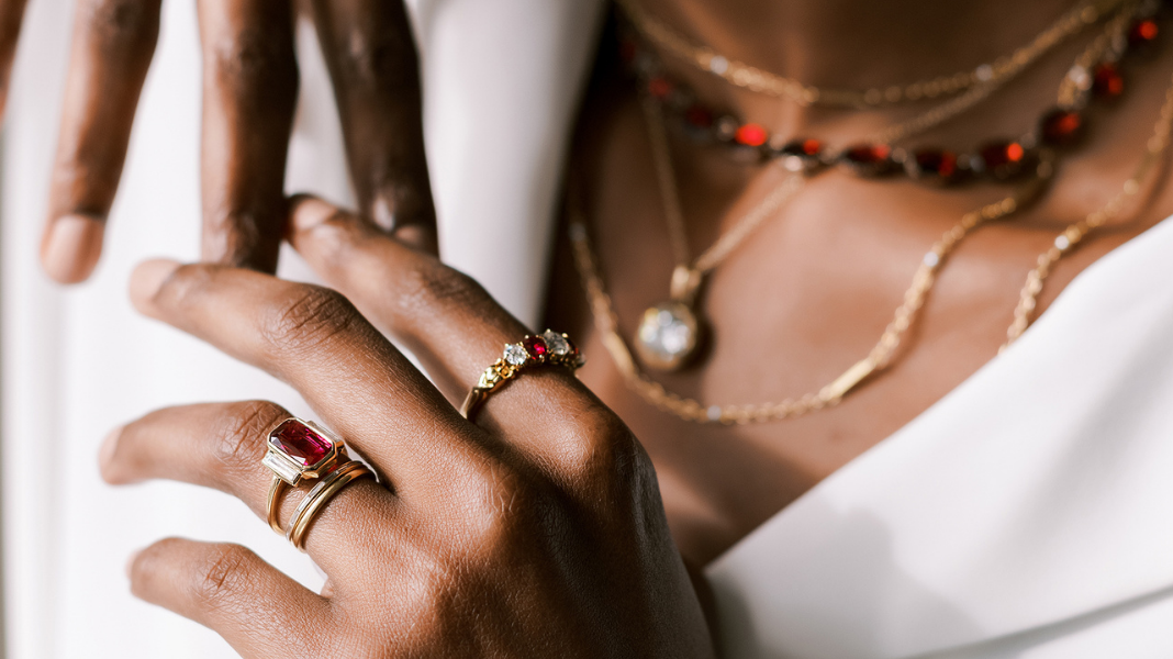 A Gift Guide for the Antique Lover: for Valentine's Day and Beyond