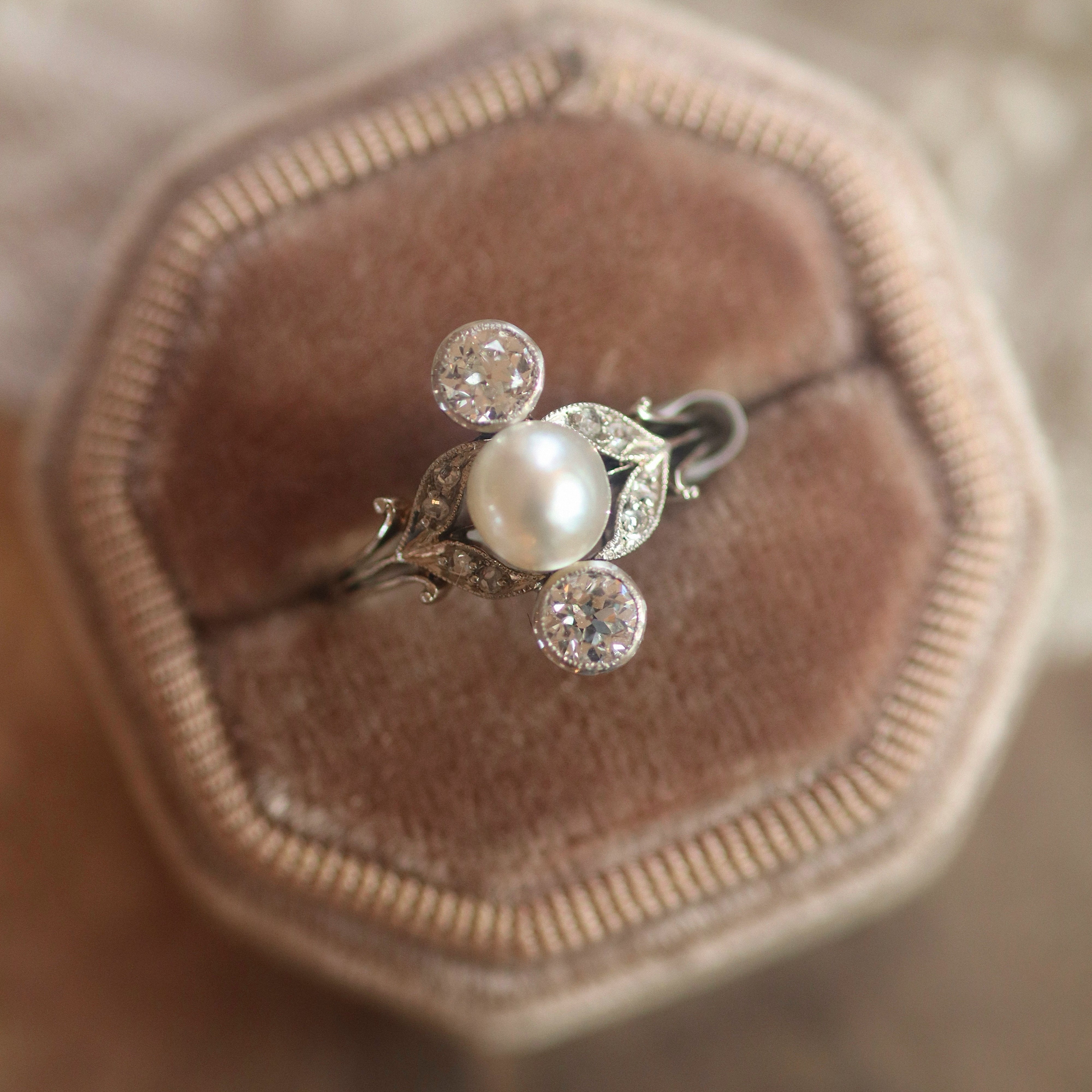 ANTIQUE diamond engagement ring with gemstone