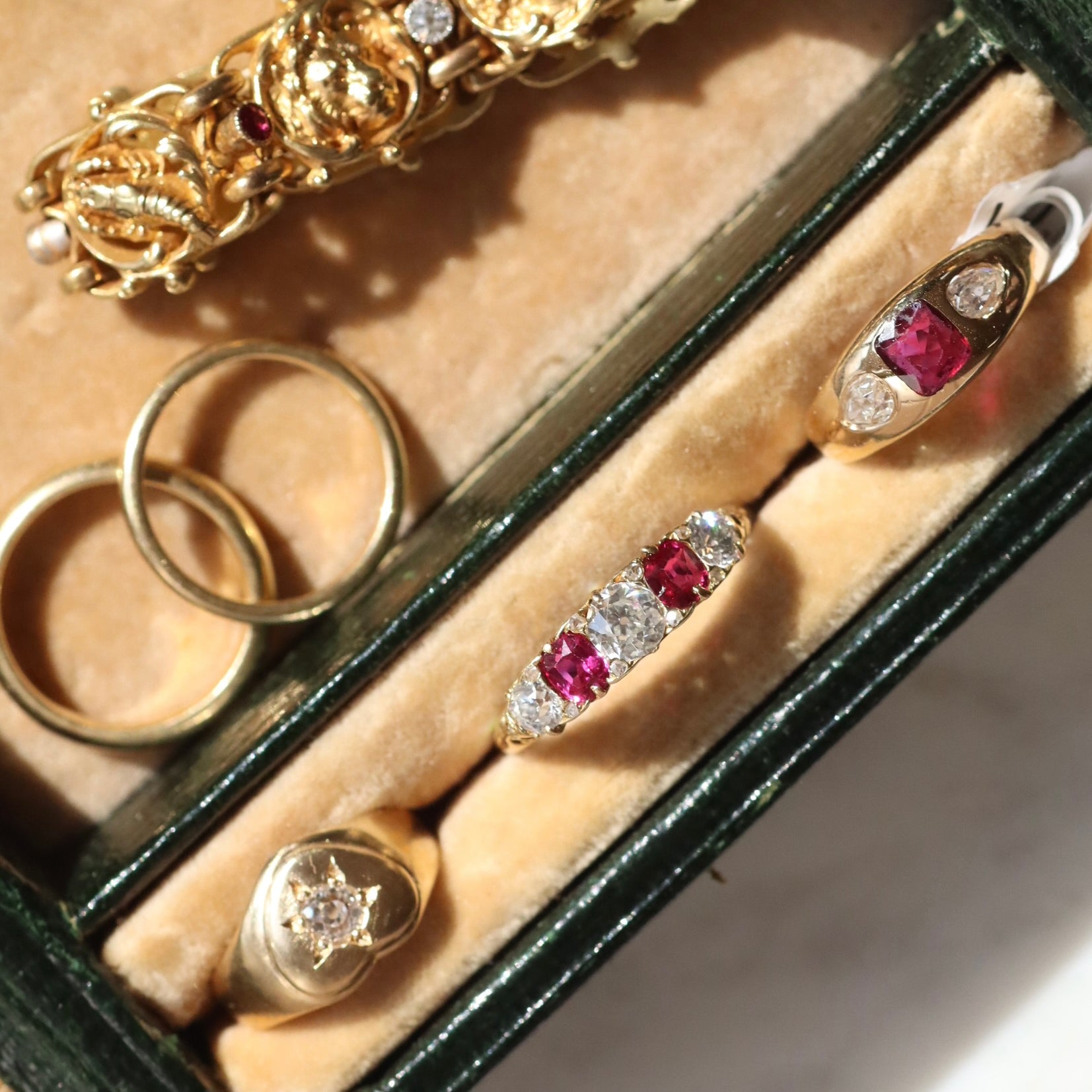 ANTIQUE diamond with gemstone