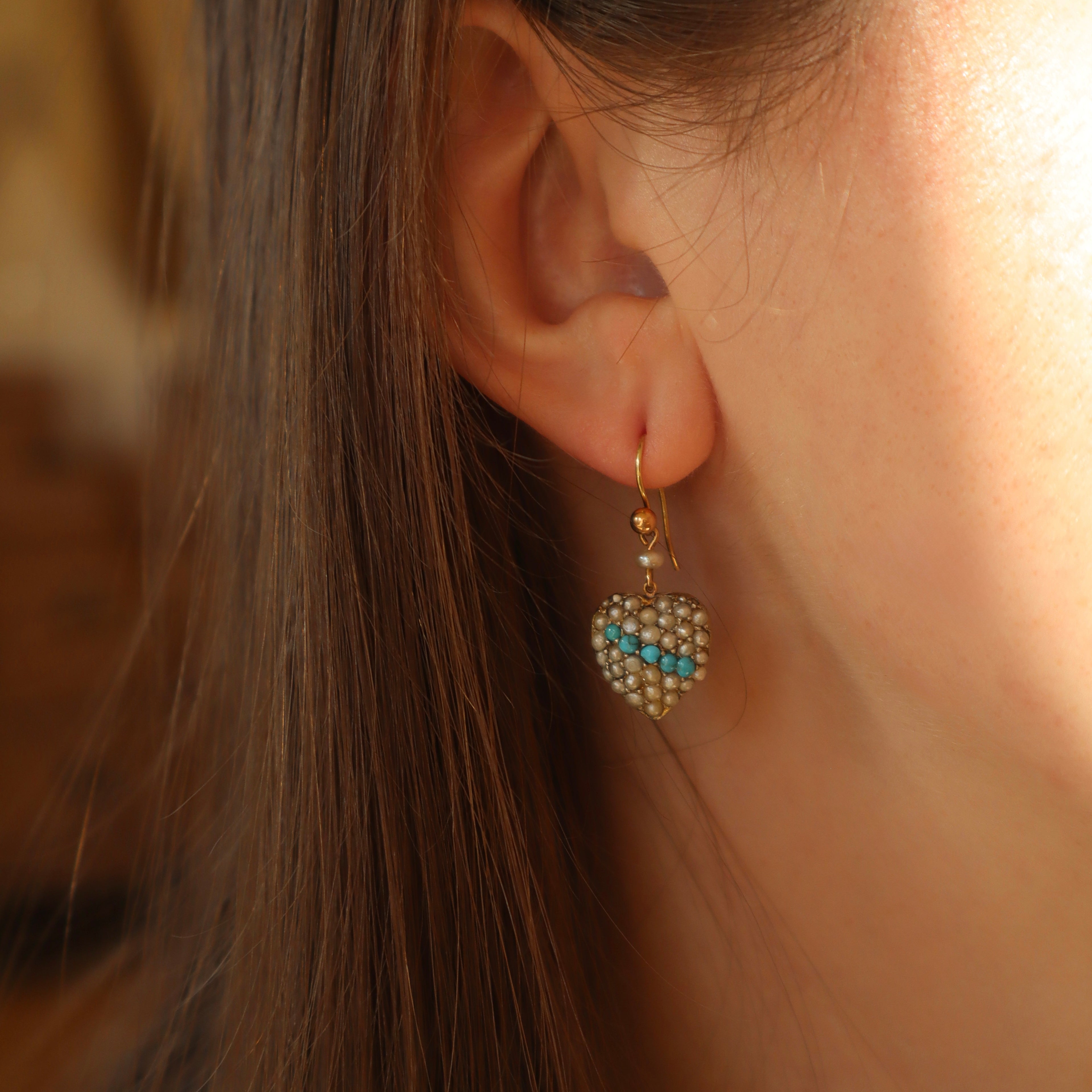 ANTIQUE with gemstone