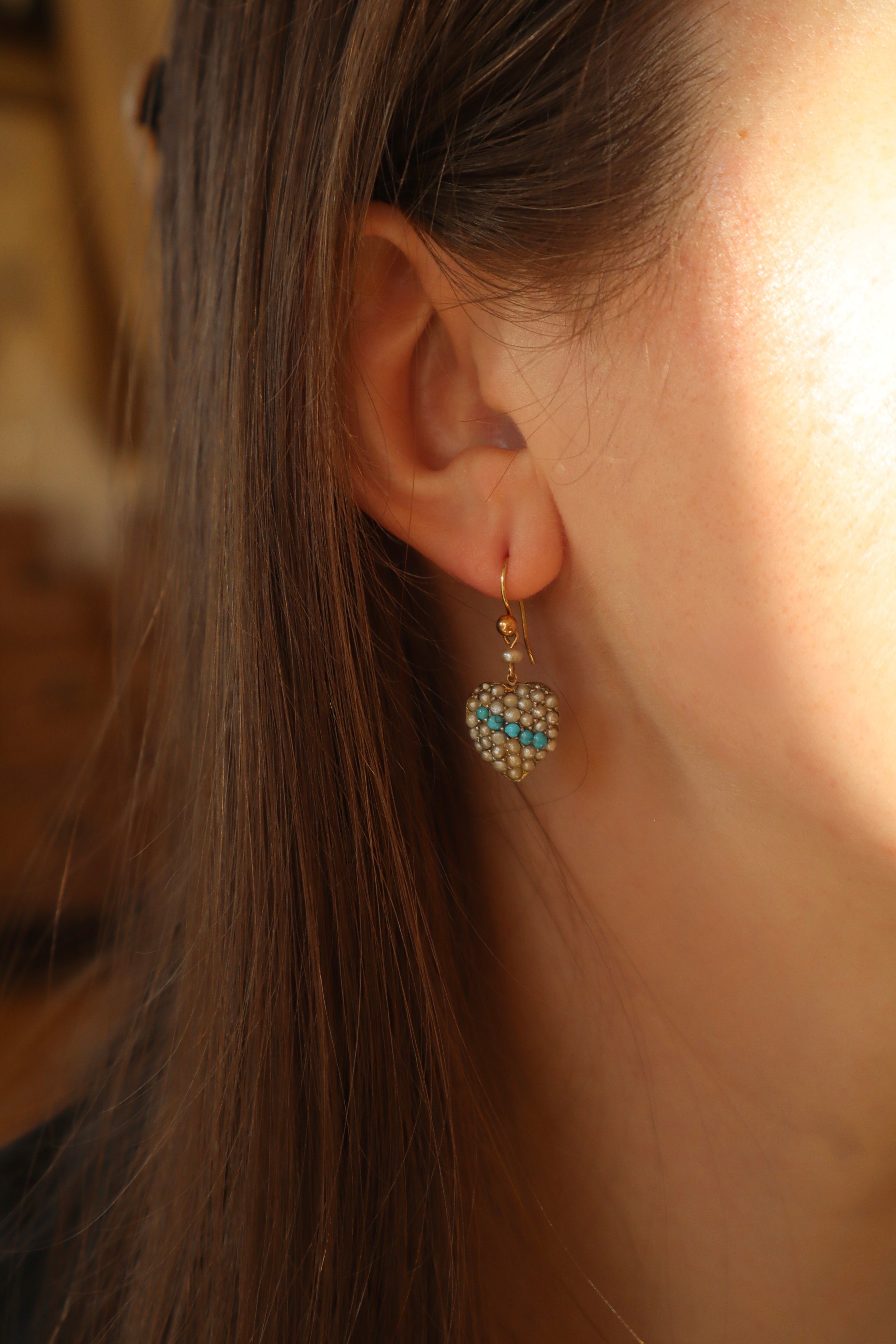 ANTIQUE with gemstone