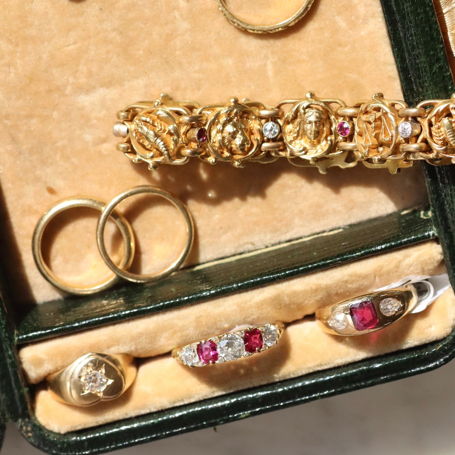 ANTIQUE diamond engagement ring with gemstone