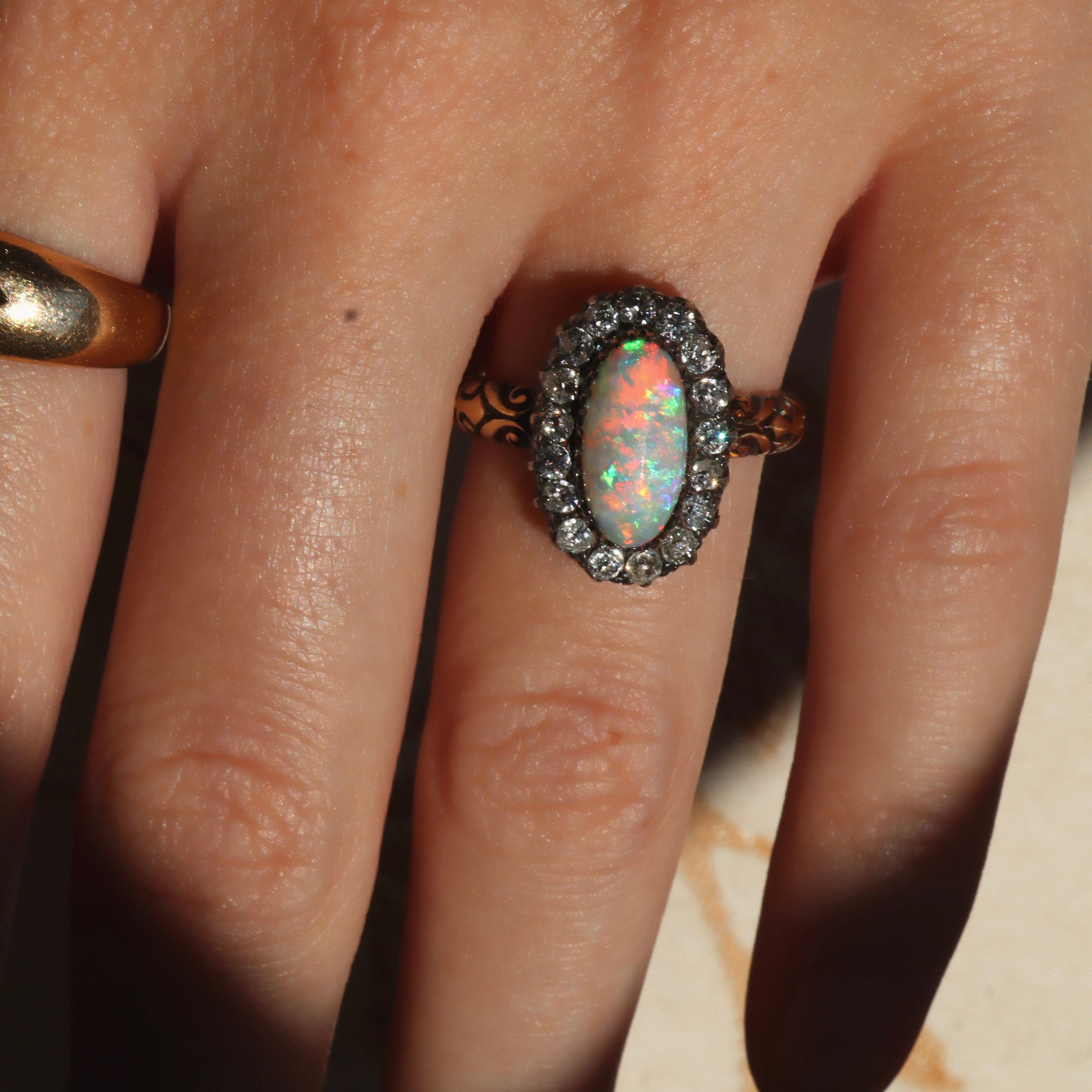 ANTIQUE engagement ring with gemstone