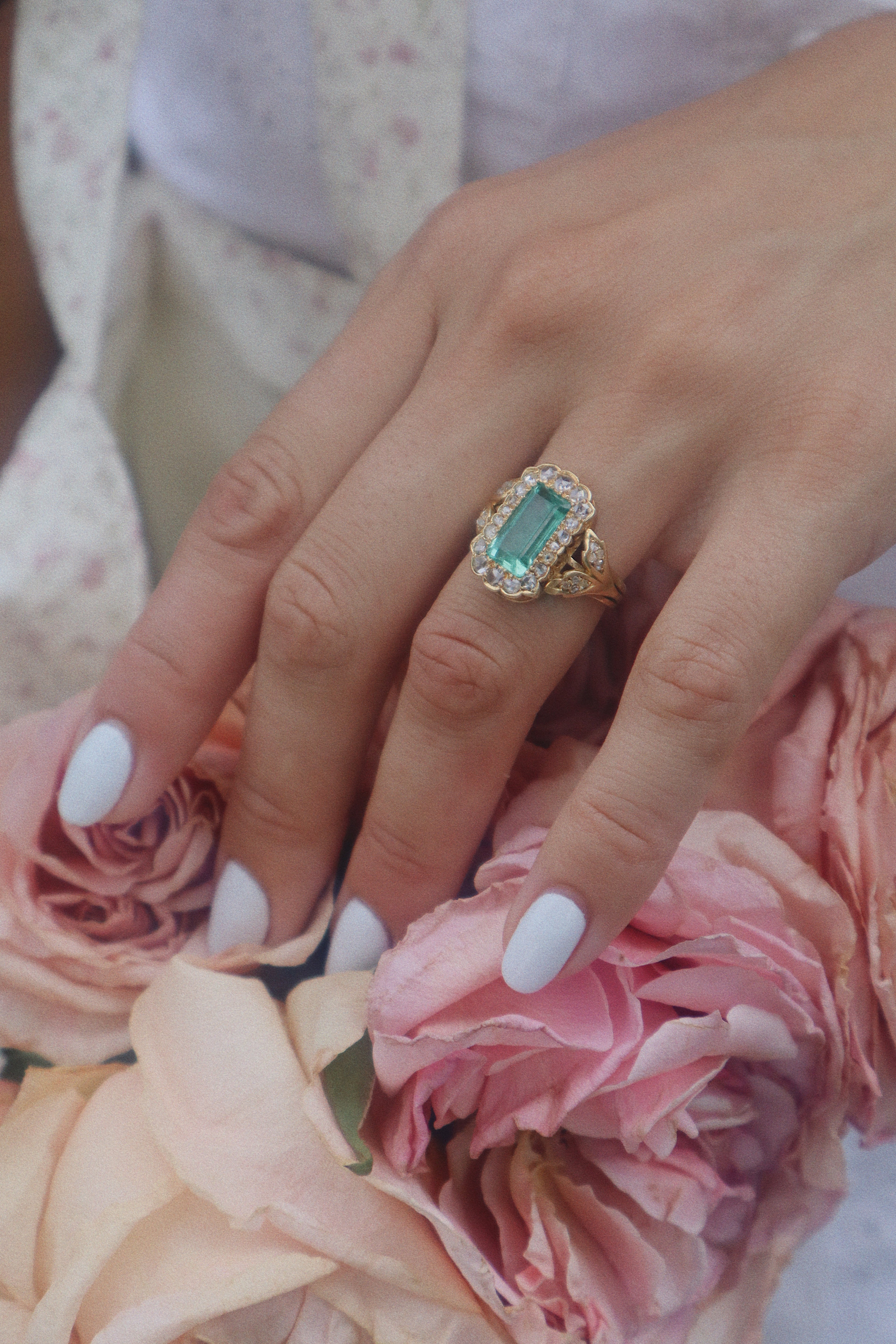 ANTIQUE engagement ring with gemstone