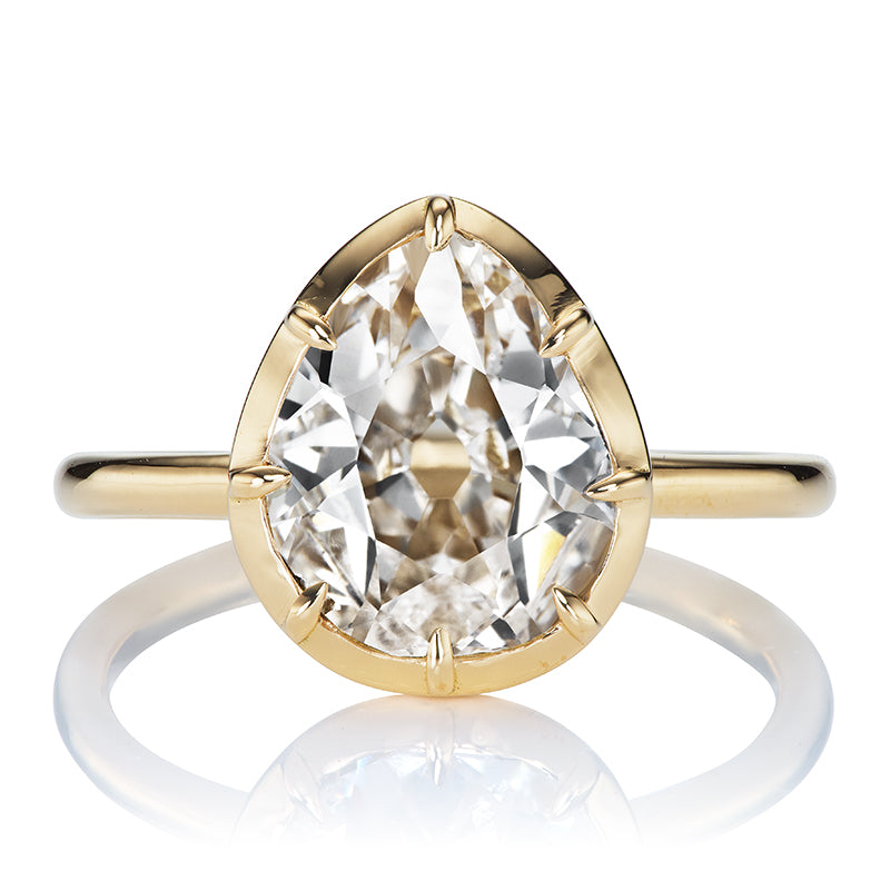 Antique Pear Diamond Collet-Set in Yellow Gold