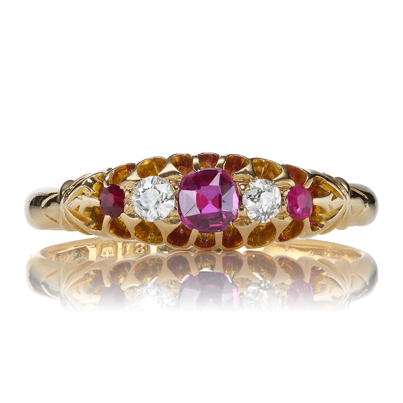 Vintage Ruby and Diamond Ring in 18kt Yellow Gold