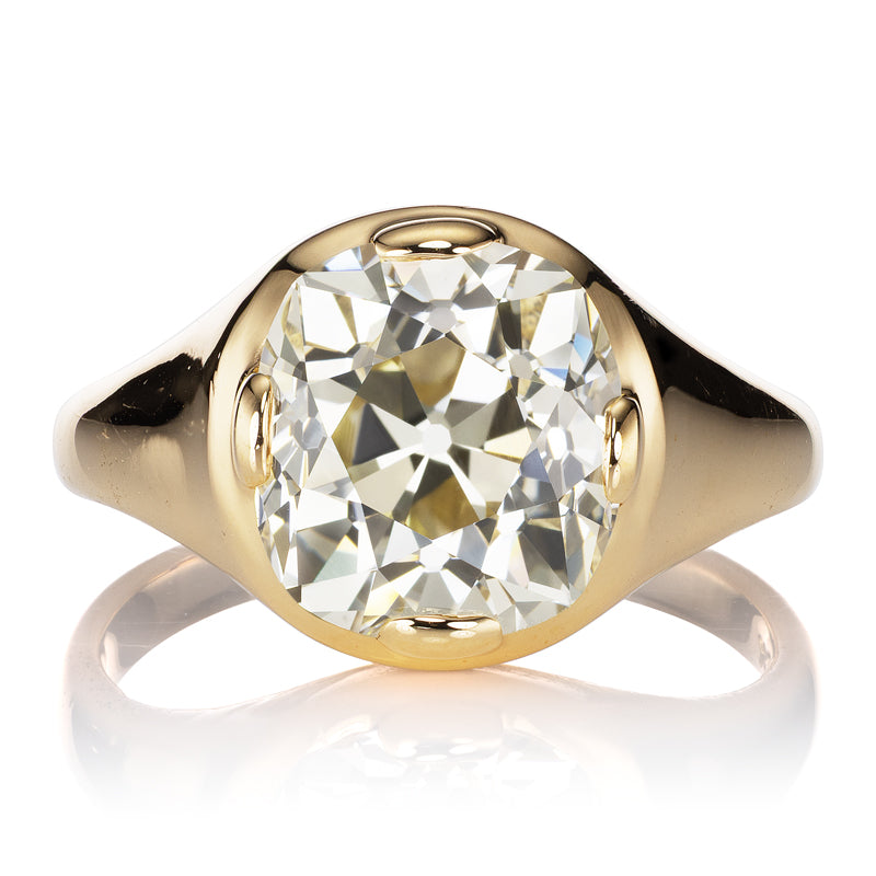 Warm Old Mine Cut Diamond Set in a Chunky 18Kt Yellow Gold Setting