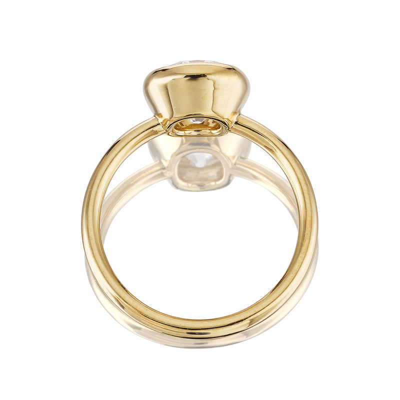 j-k-l color, si-i clarity diamond in yellow gold setting