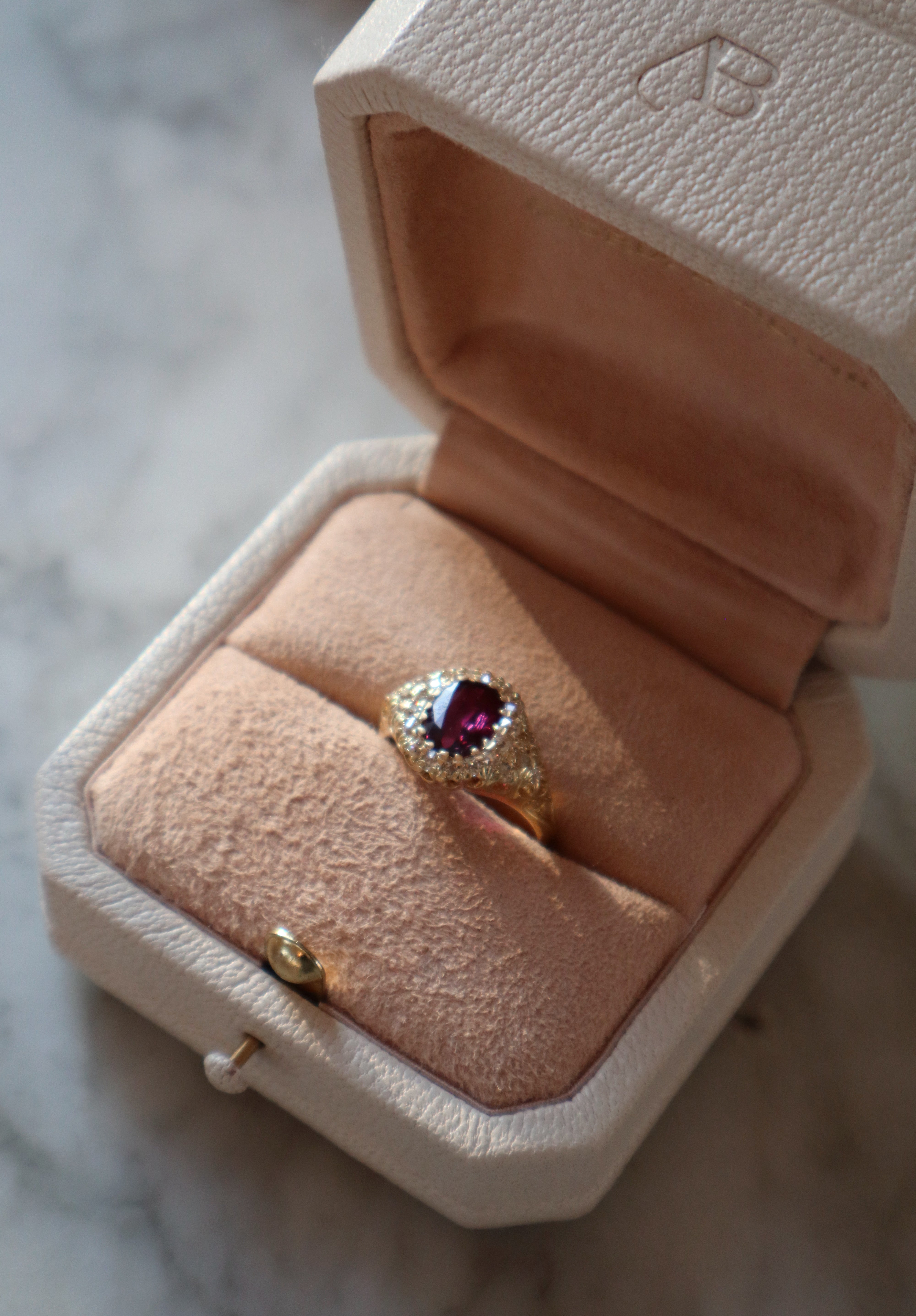 ANTIQUE engagement ring with gemstone