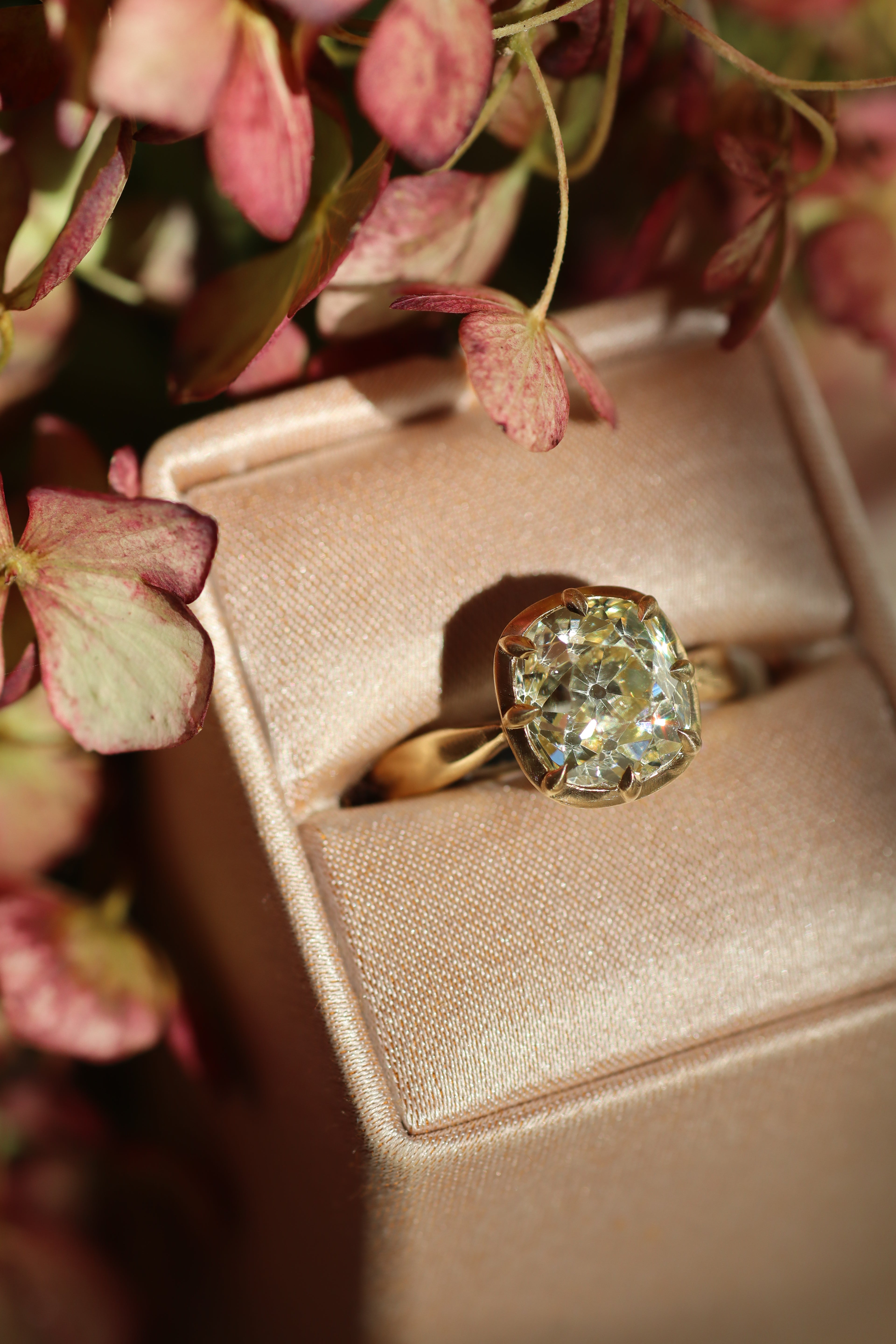 3-4 Carats vintage engagement ring