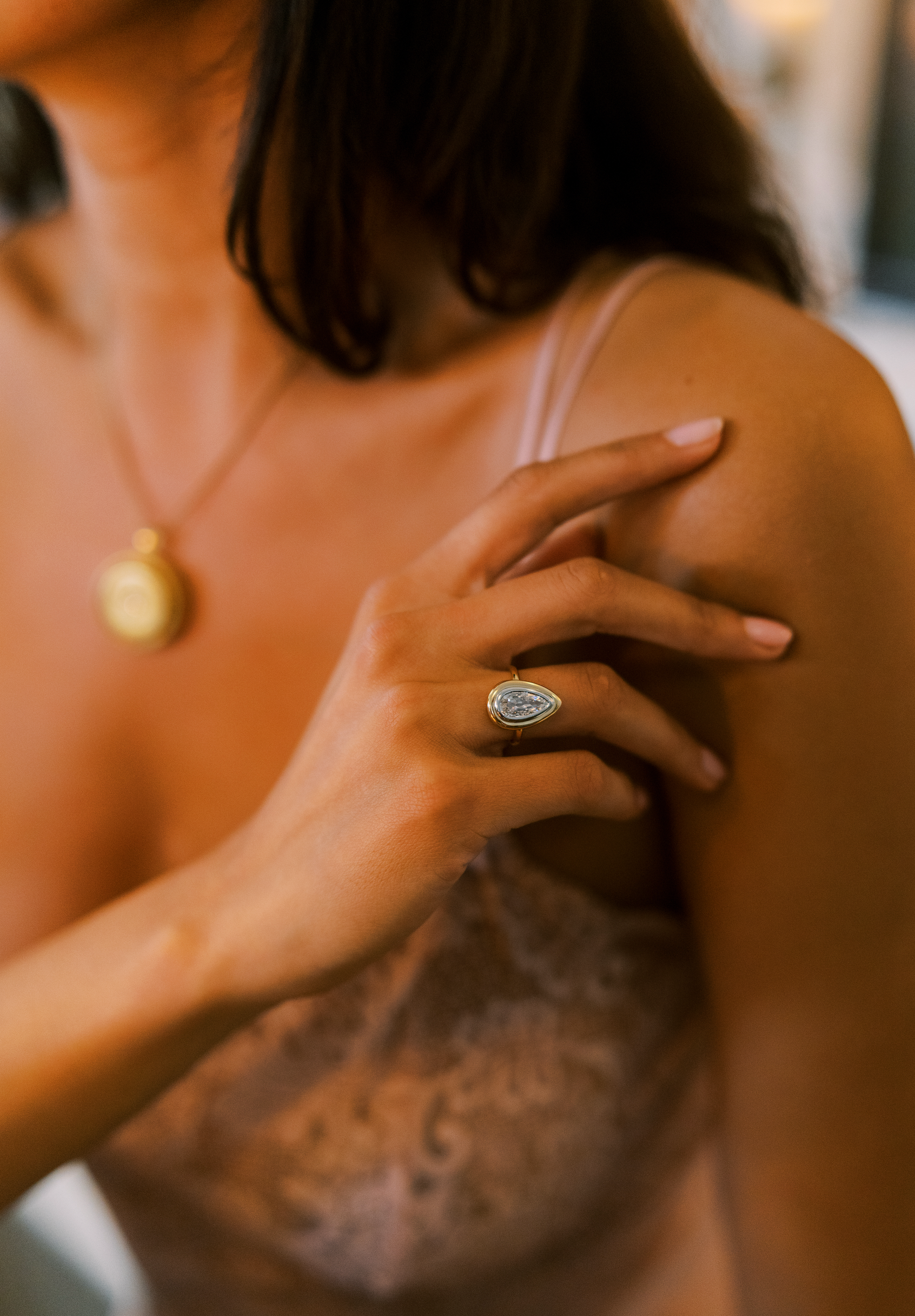 j-k-l color, vs clarity diamond in two-tone setting