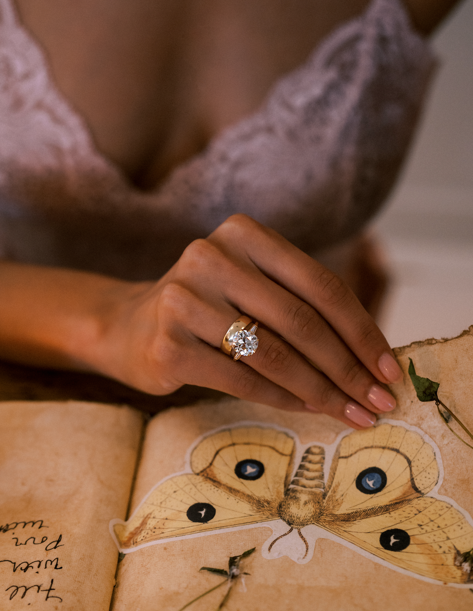 m-z color, vs clarity diamond in yellow gold setting