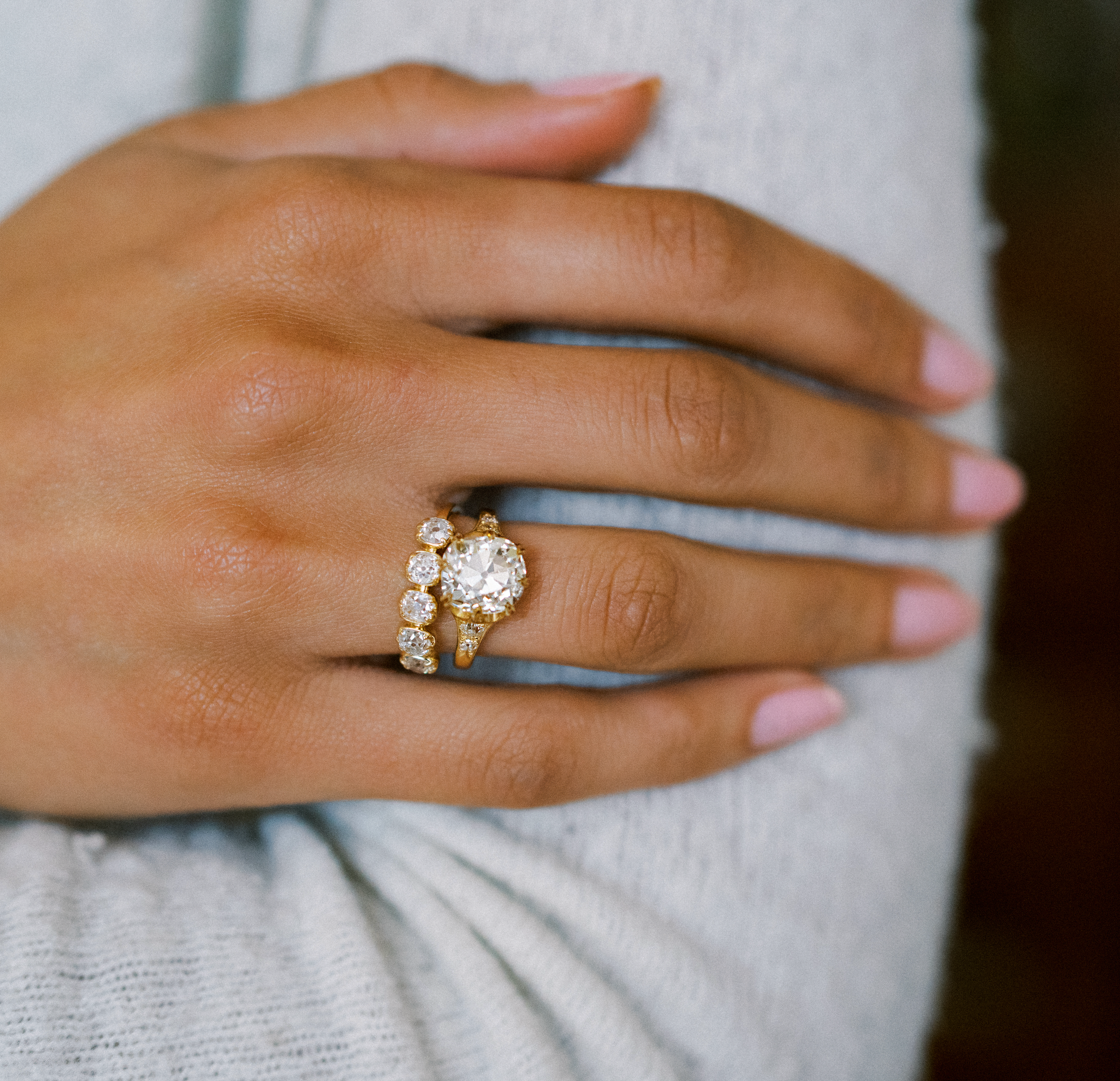 m-z color, vs clarity diamond in yellow gold setting