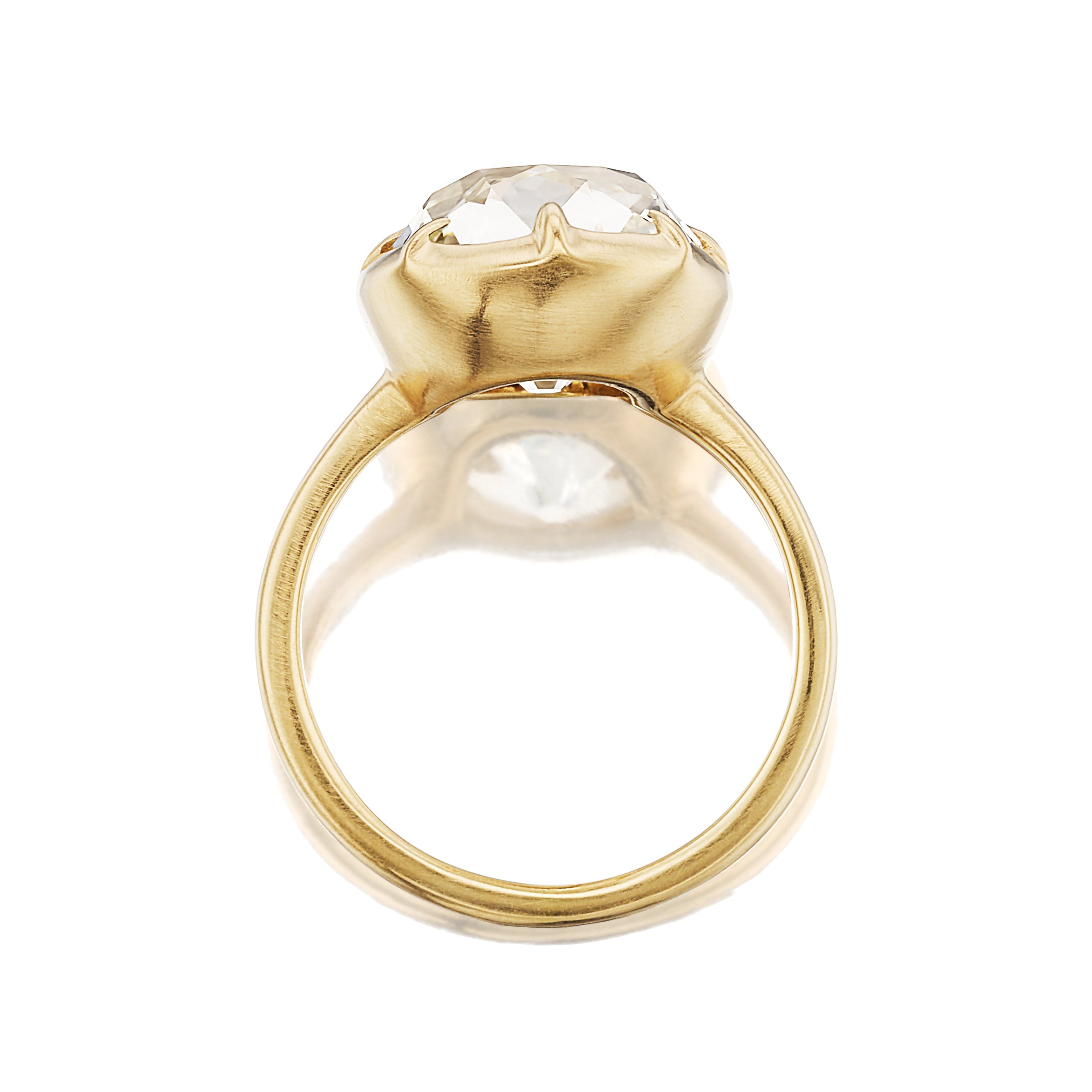 m-z color, si-i clarity diamond in yellow gold setting