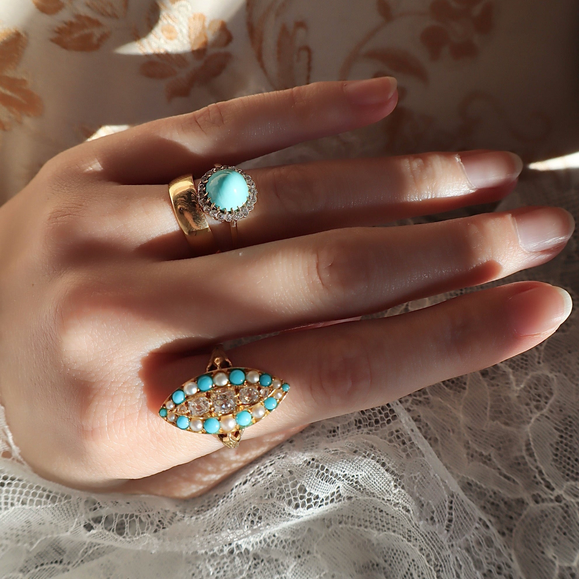 ANTIQUE with gemstone