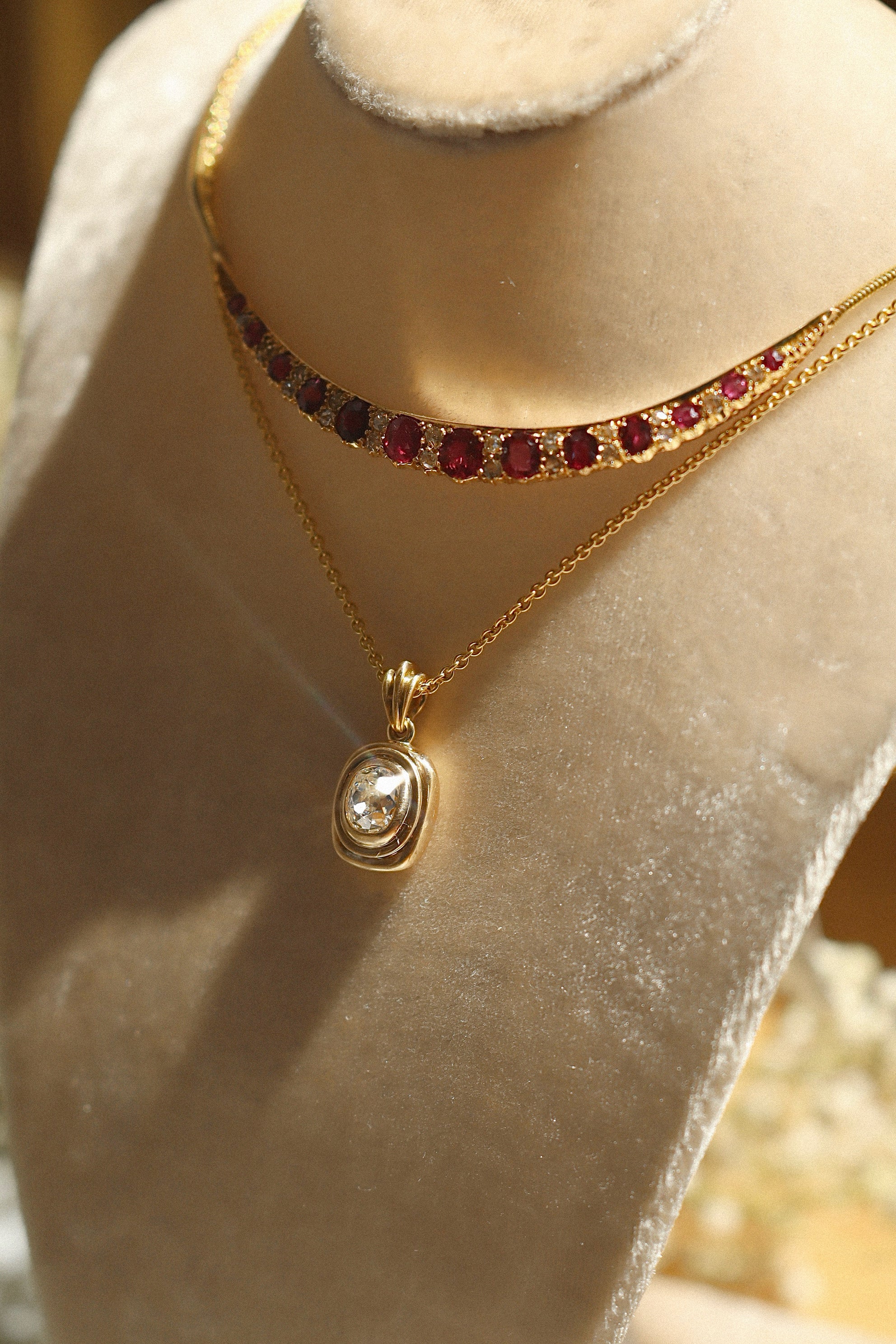 j-k-l color, si-i clarity diamond in yellow gold setting