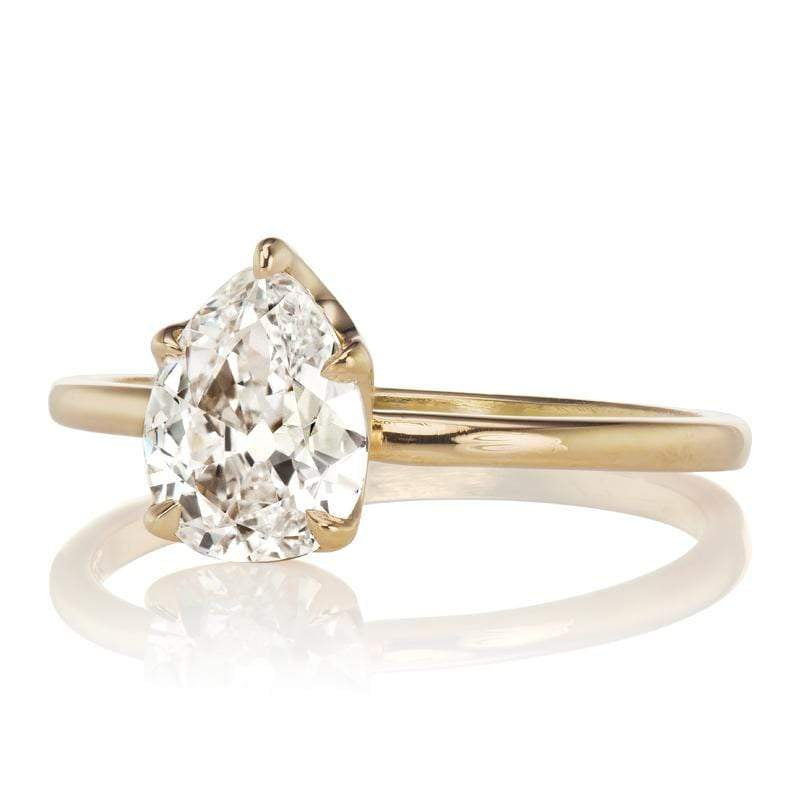 1.00ct Pear cut diamond diamond engagement ring
