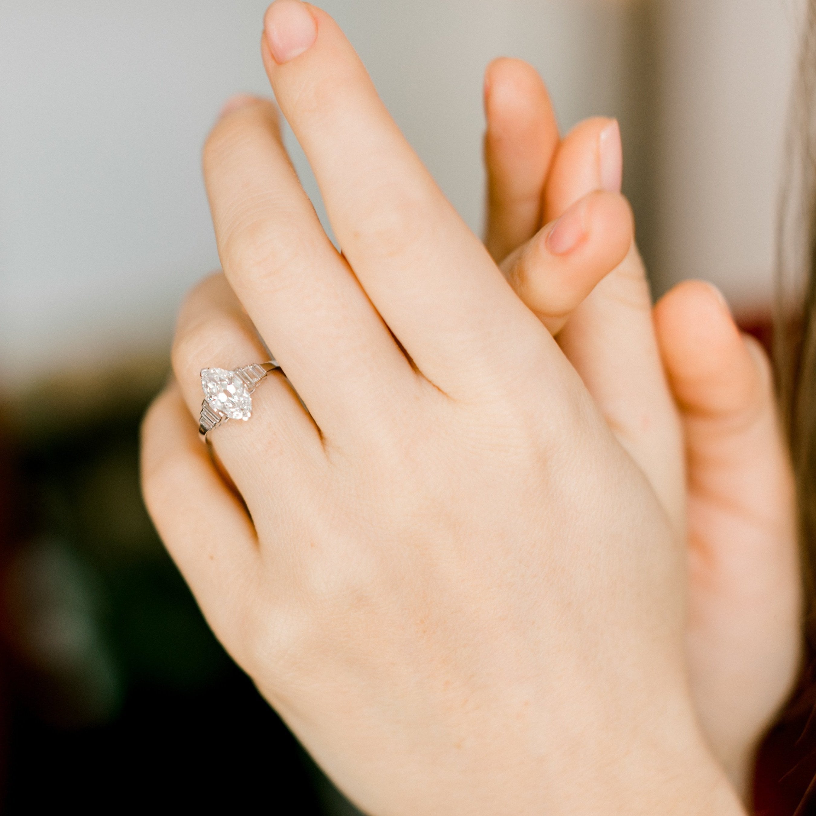 d-e-f color, si-i clarity in platinum setting