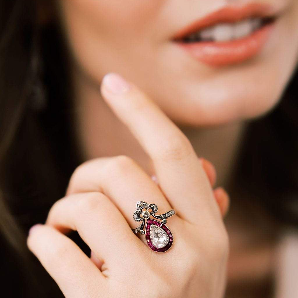 ANTIQUE engagement ring with gemstone