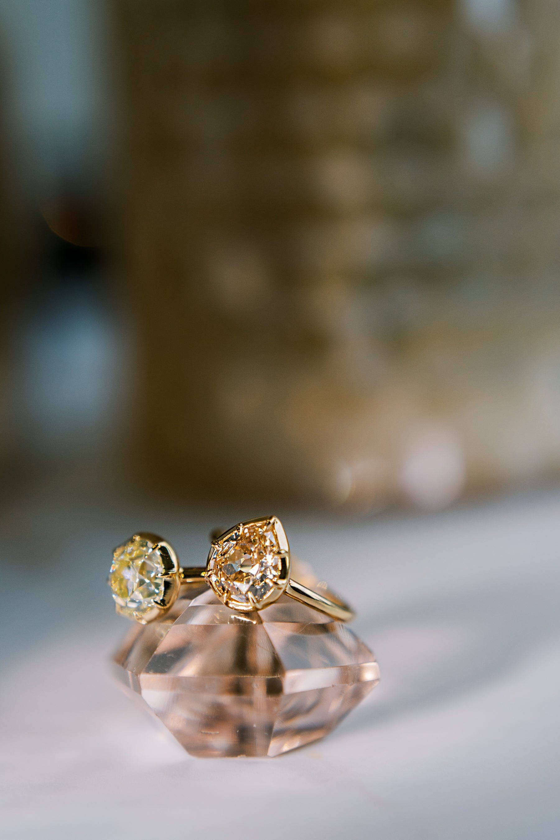 m-z color, vs clarity diamond in yellow gold setting