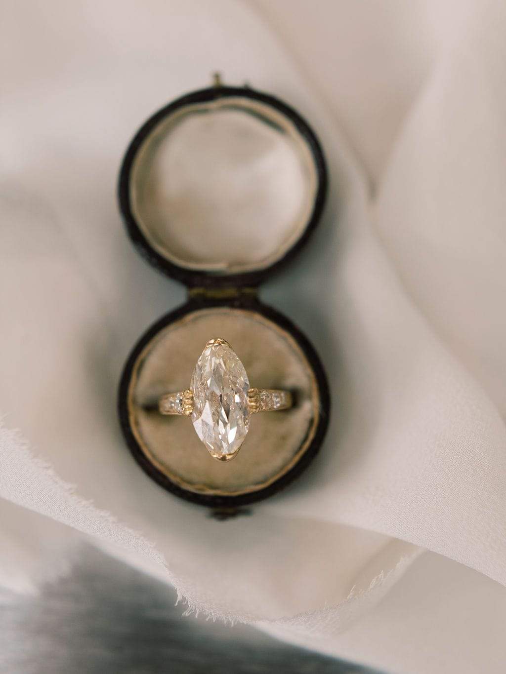 5-02ct-oval-cut-diamond-12500409352275