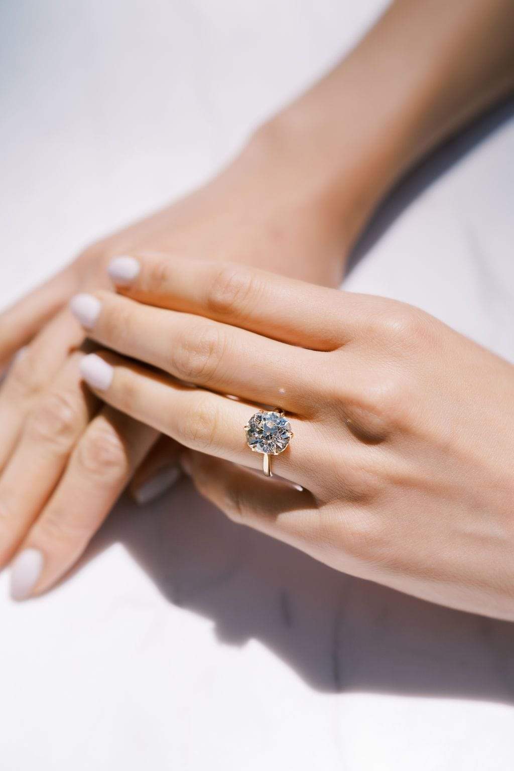 m-z color, vs clarity diamond in yellow gold setting