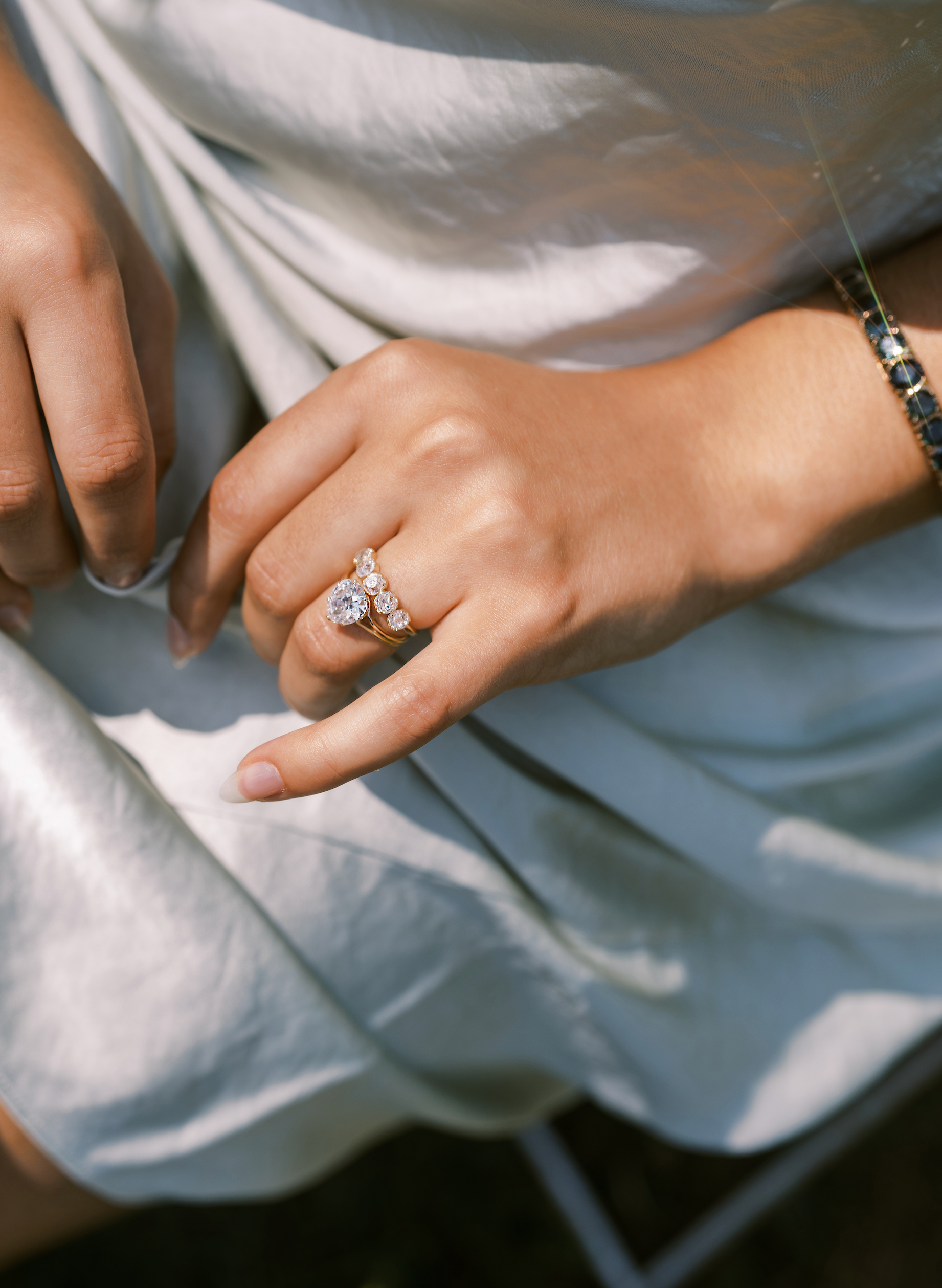 m-z color, si-i clarity diamond in yellow gold setting