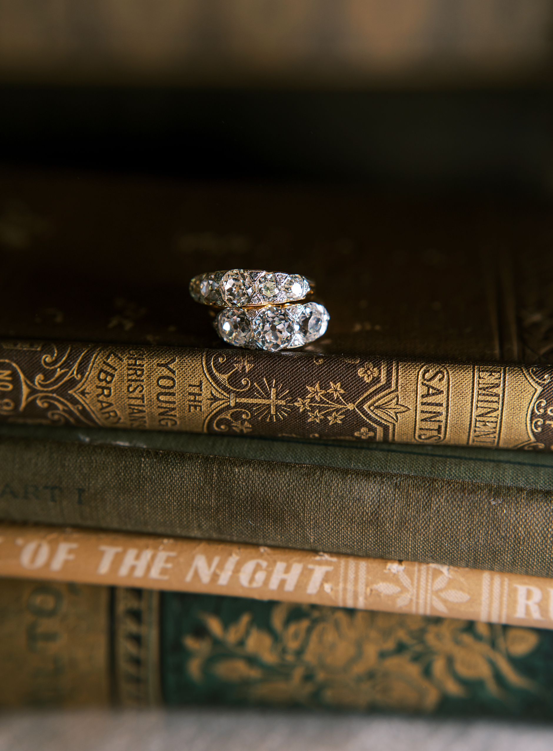 g-h-i color, si-i clarity diamond in two-tone setting