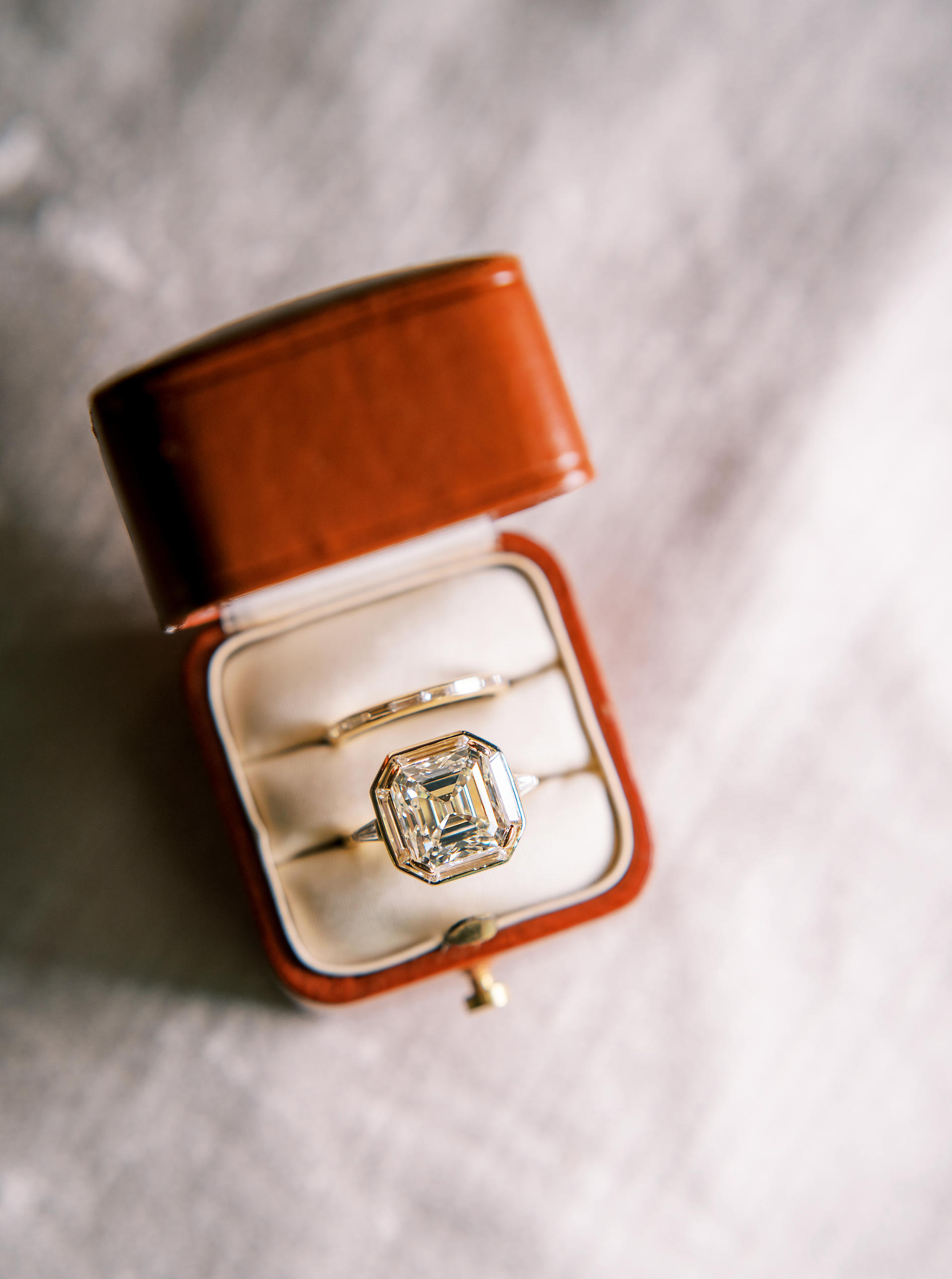 m-z color, si-i clarity diamond in yellow gold setting