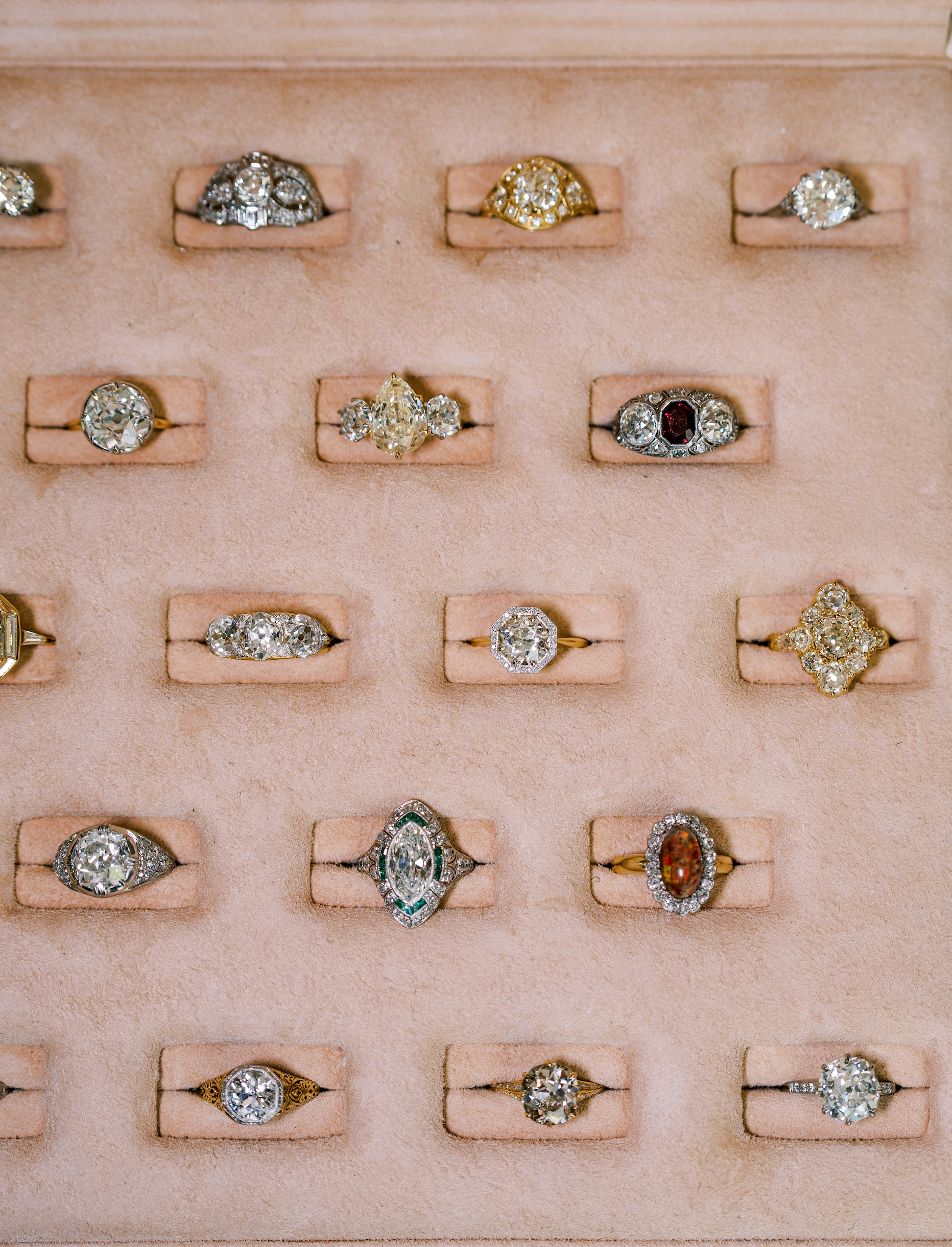 m-z color, si-i clarity diamond in two-tone setting