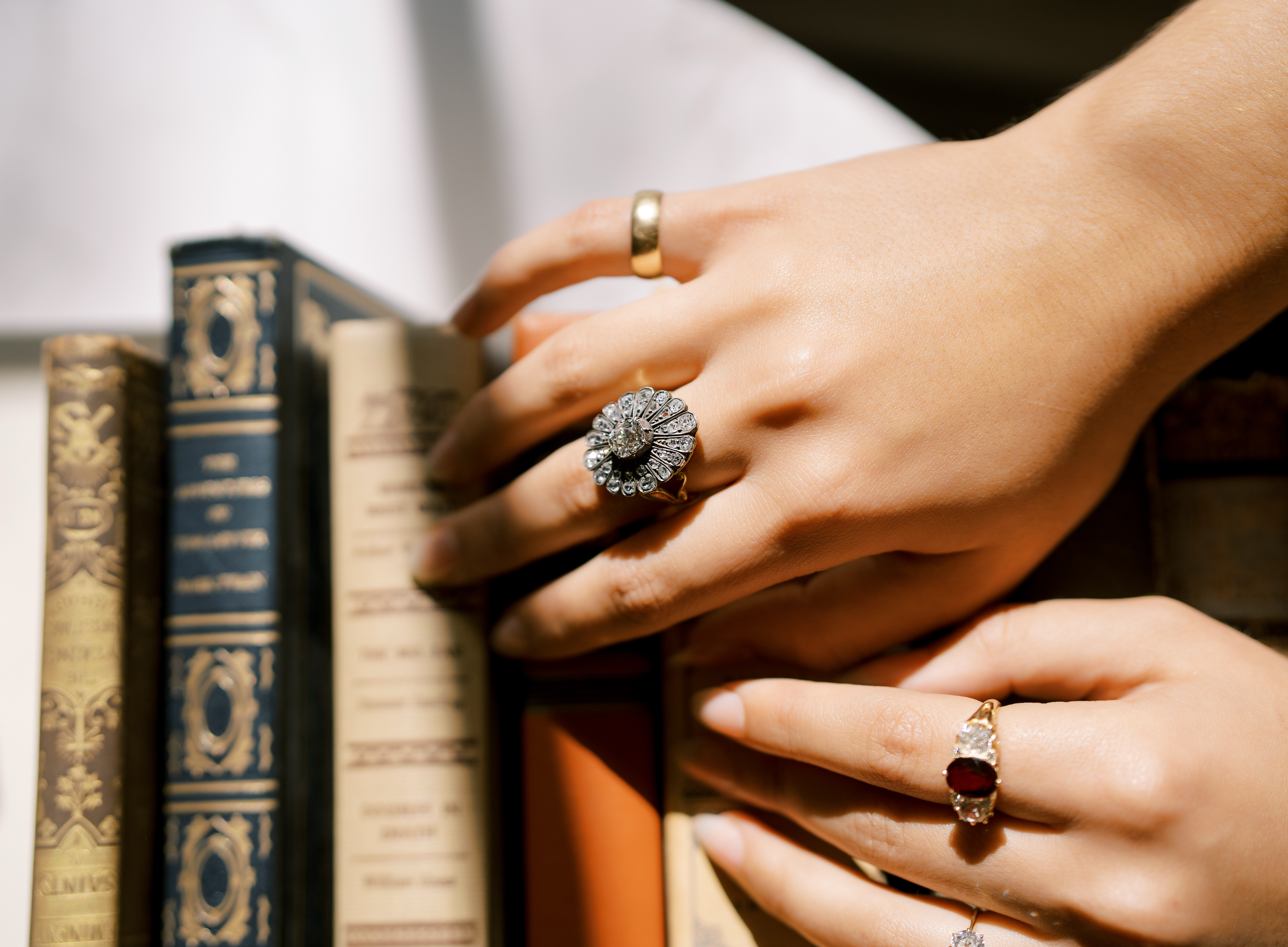 j-k-l color, vs clarity diamond in two-tone setting