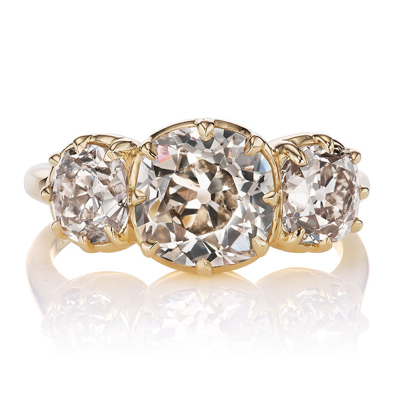 Collet-Set 2.19ct Champagne Old Mine Cut Three Stone Ring