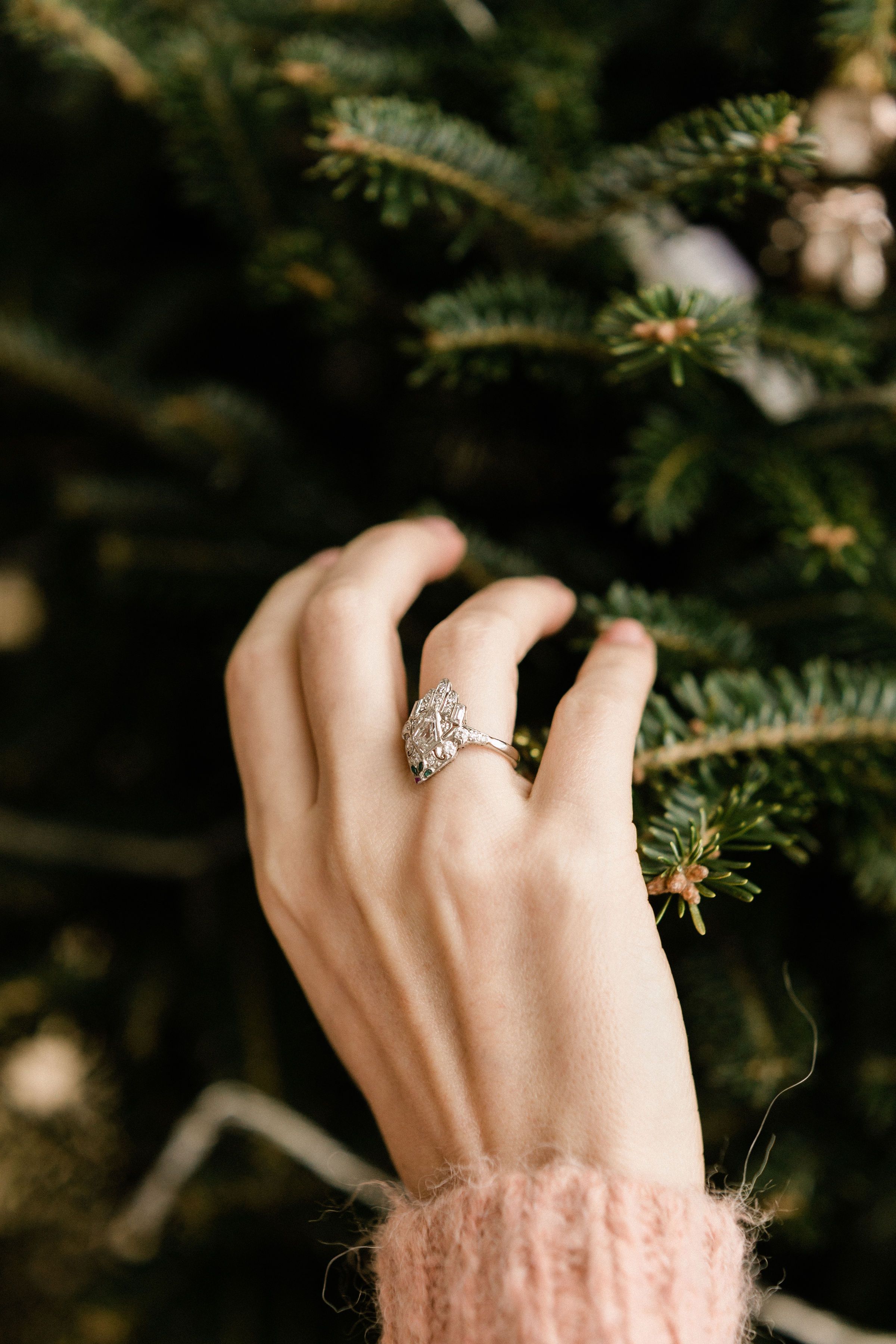 g-h-i color, vs clarity in platinum setting