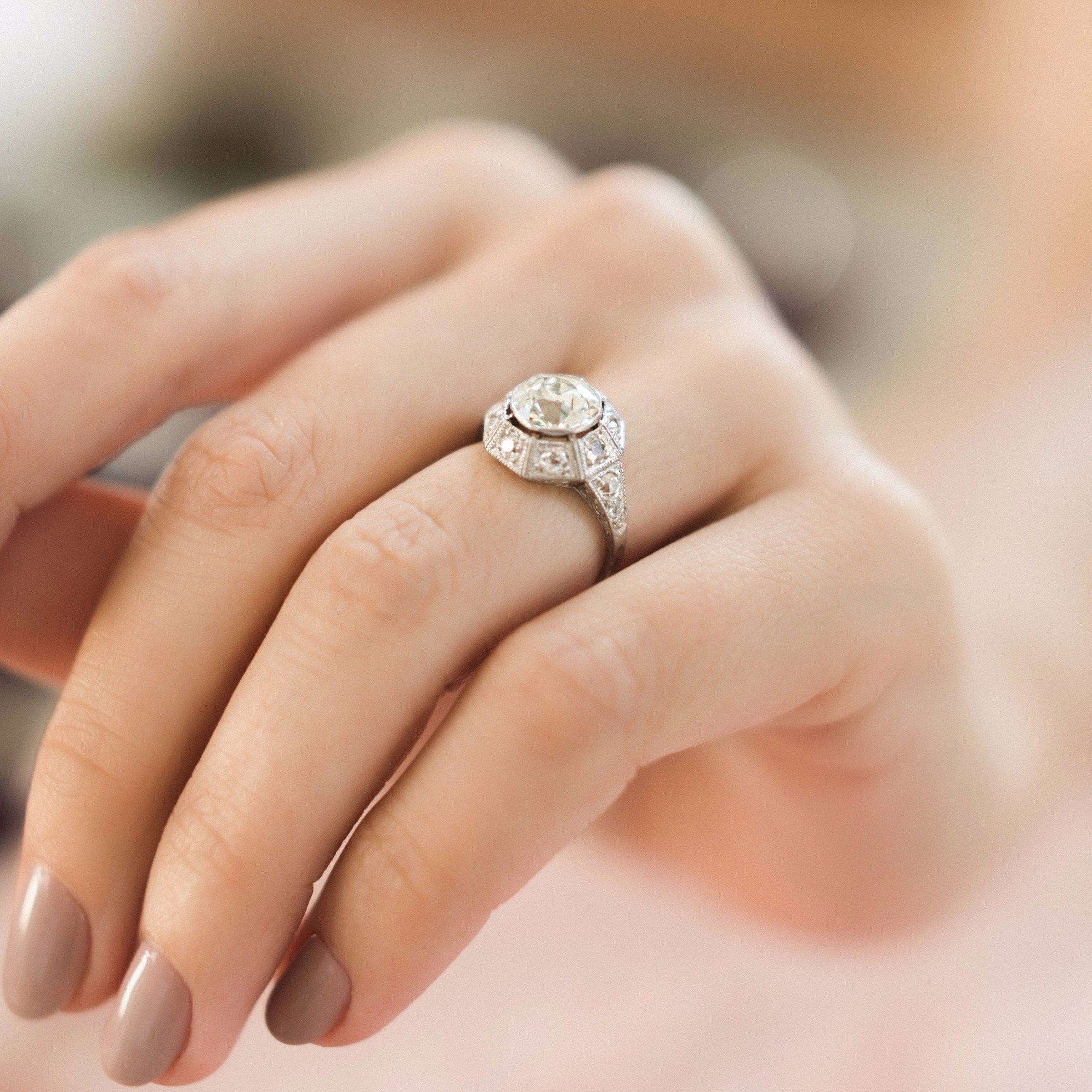 m-z color, si-i clarity in platinum setting