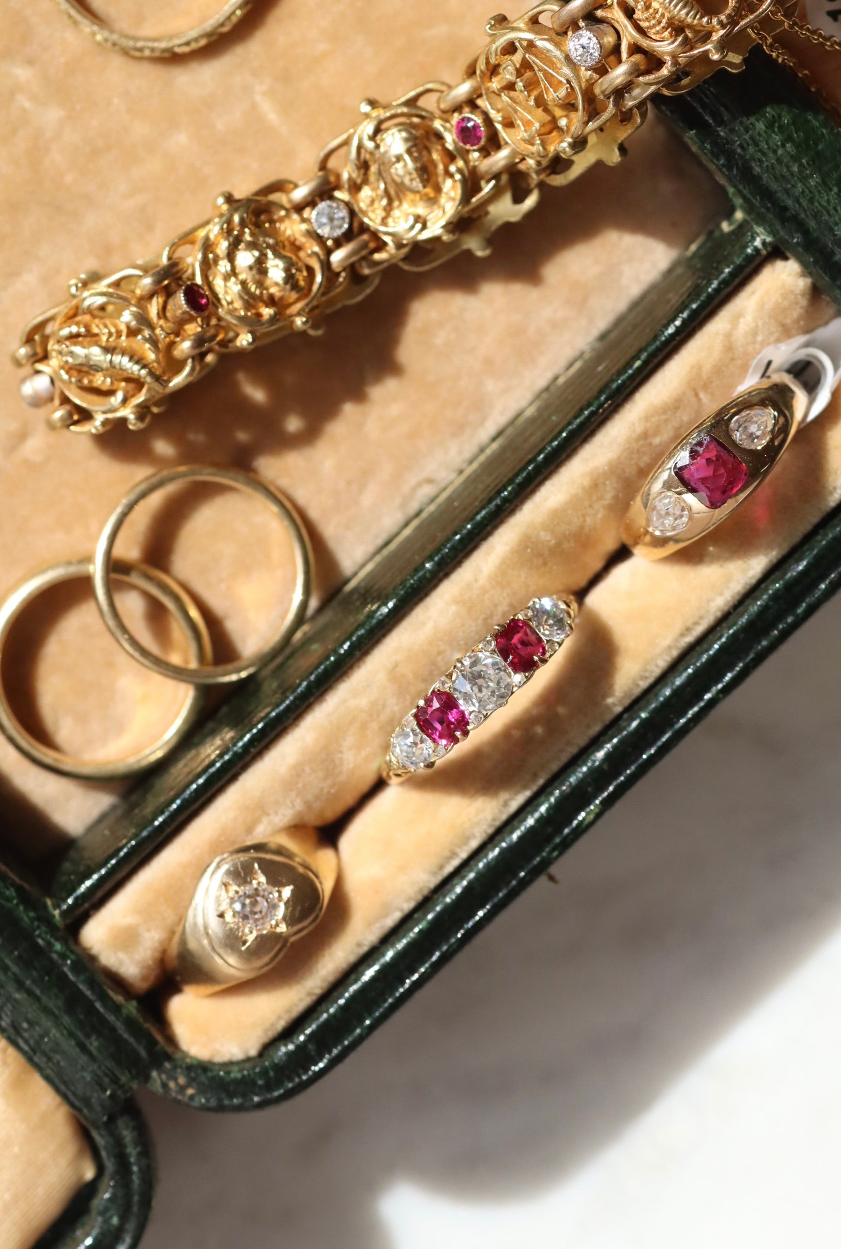 ANTIQUE diamond with gemstone
