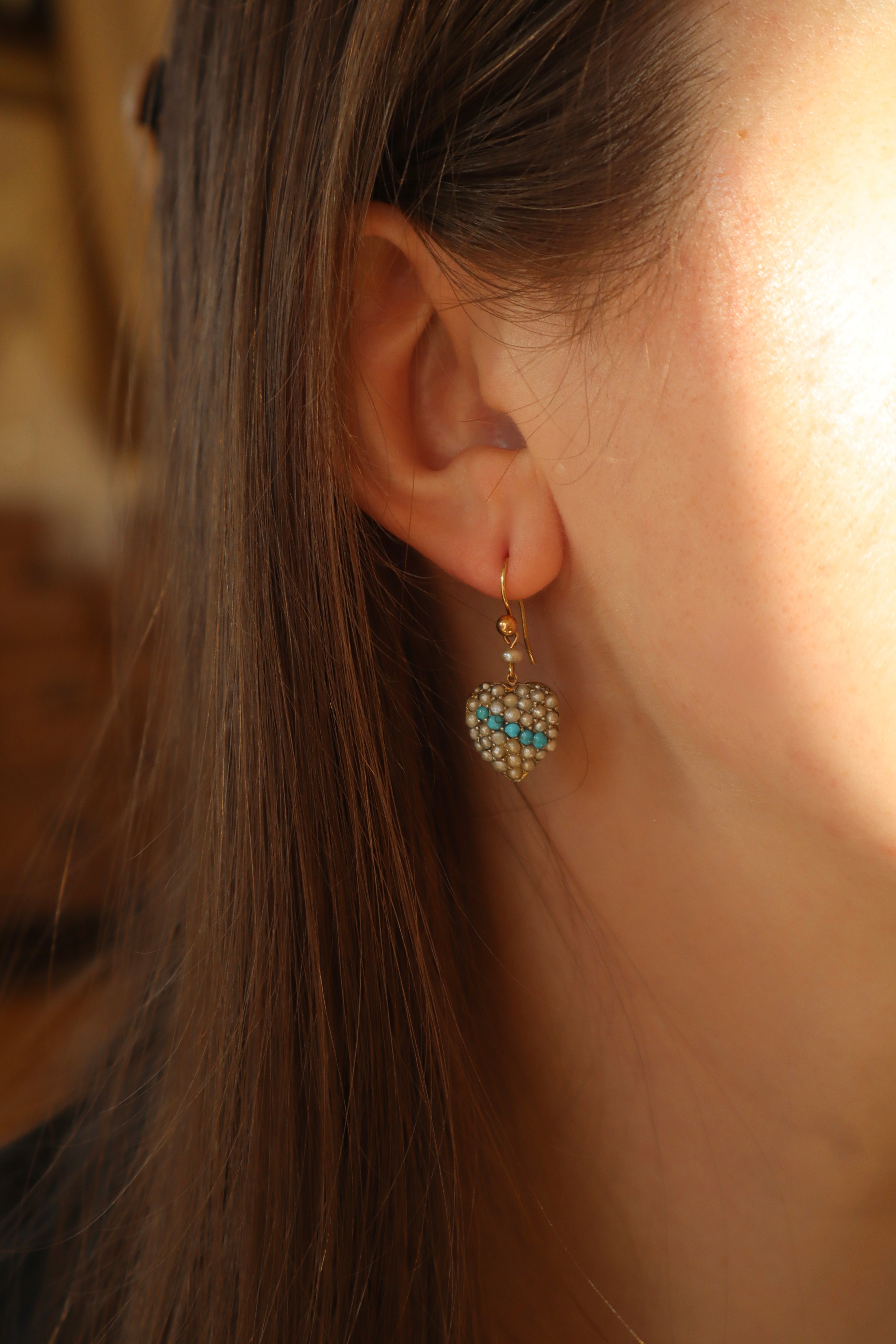 ANTIQUE with gemstone