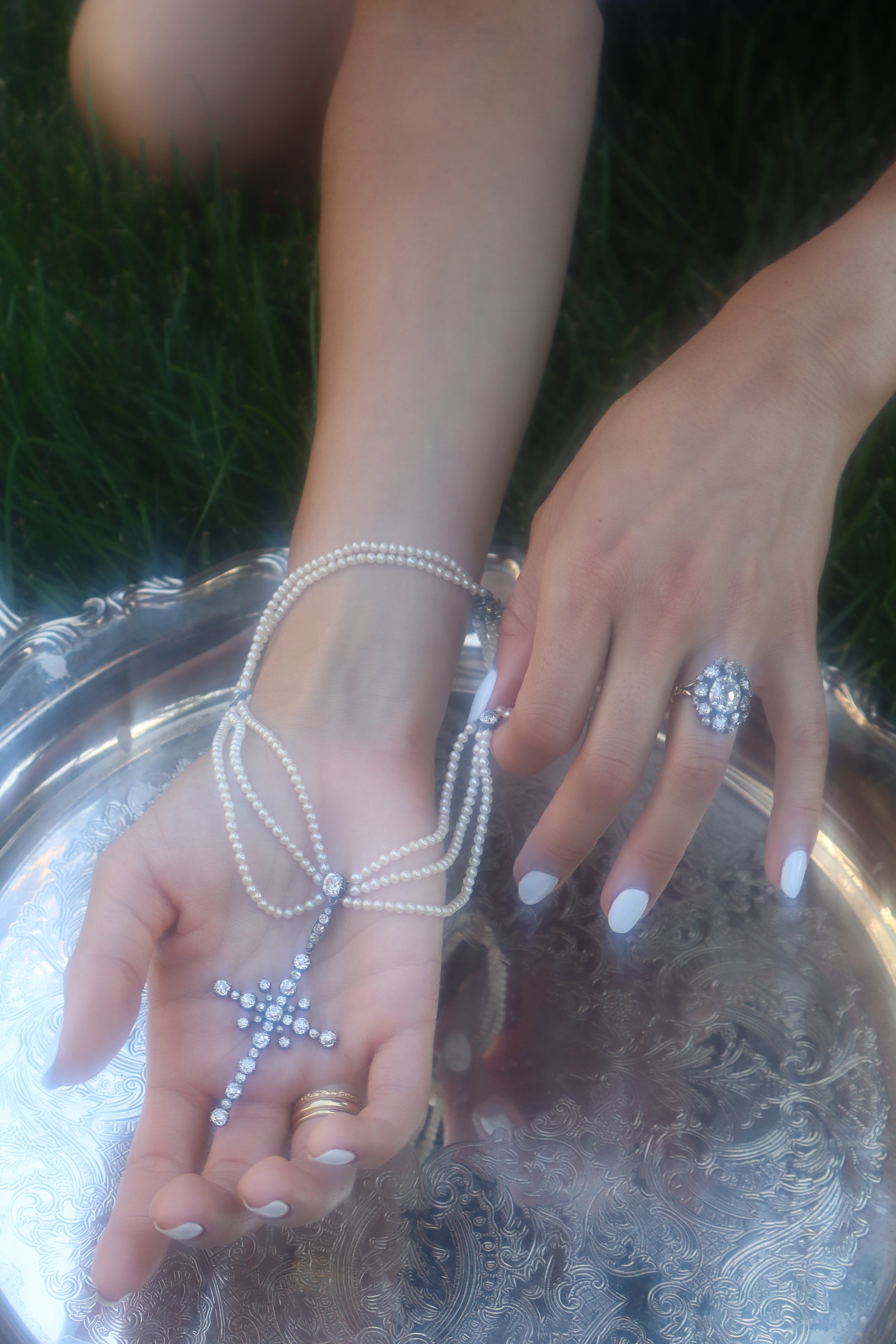 j-k-l color, vs clarity diamond in two-tone setting