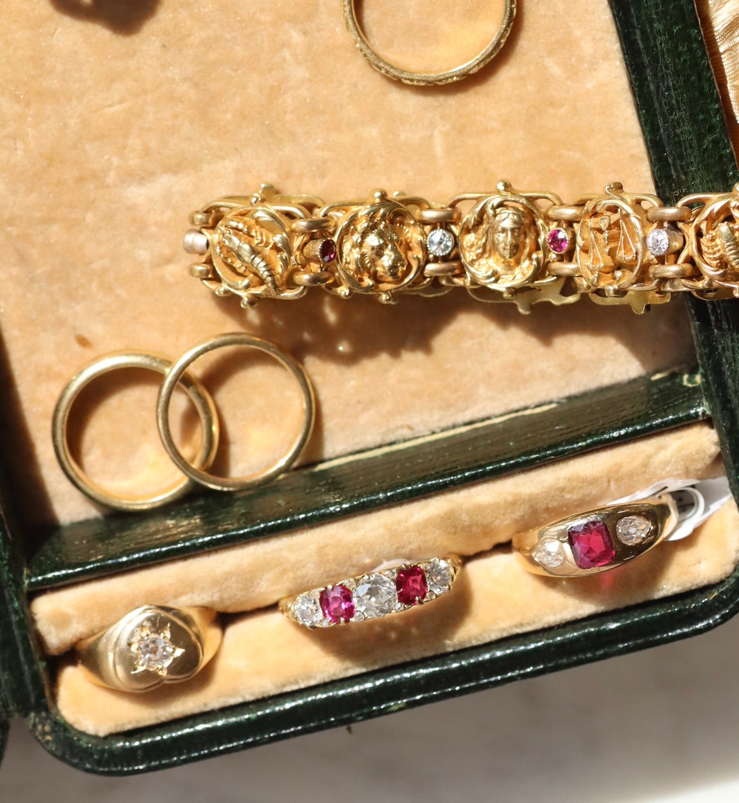 ANTIQUE diamond engagement ring with gemstone