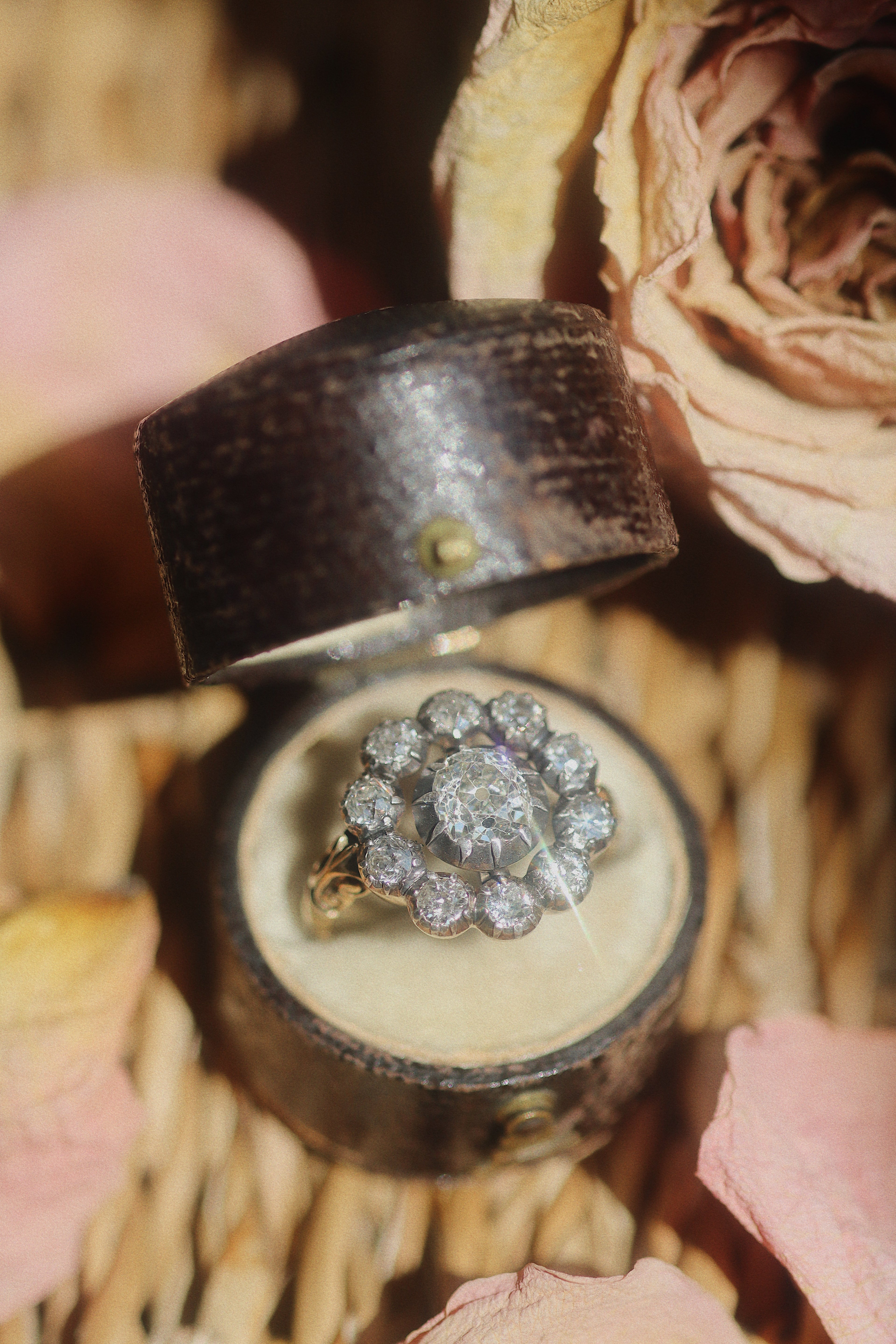 ANTIQUE diamond engagement ring