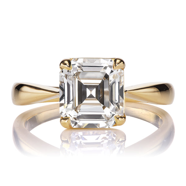 Classic 2.67 Carat Asscher Cut Diamond in 18kt Gold Solitaire