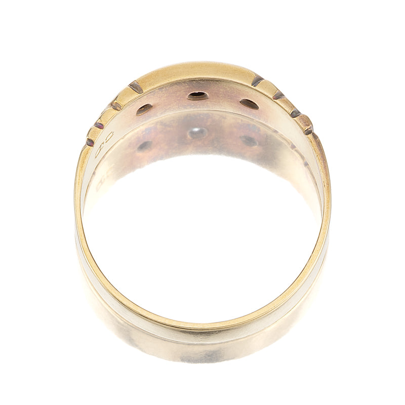 j-k-l color, si-i clarity diamond in yellow gold setting
