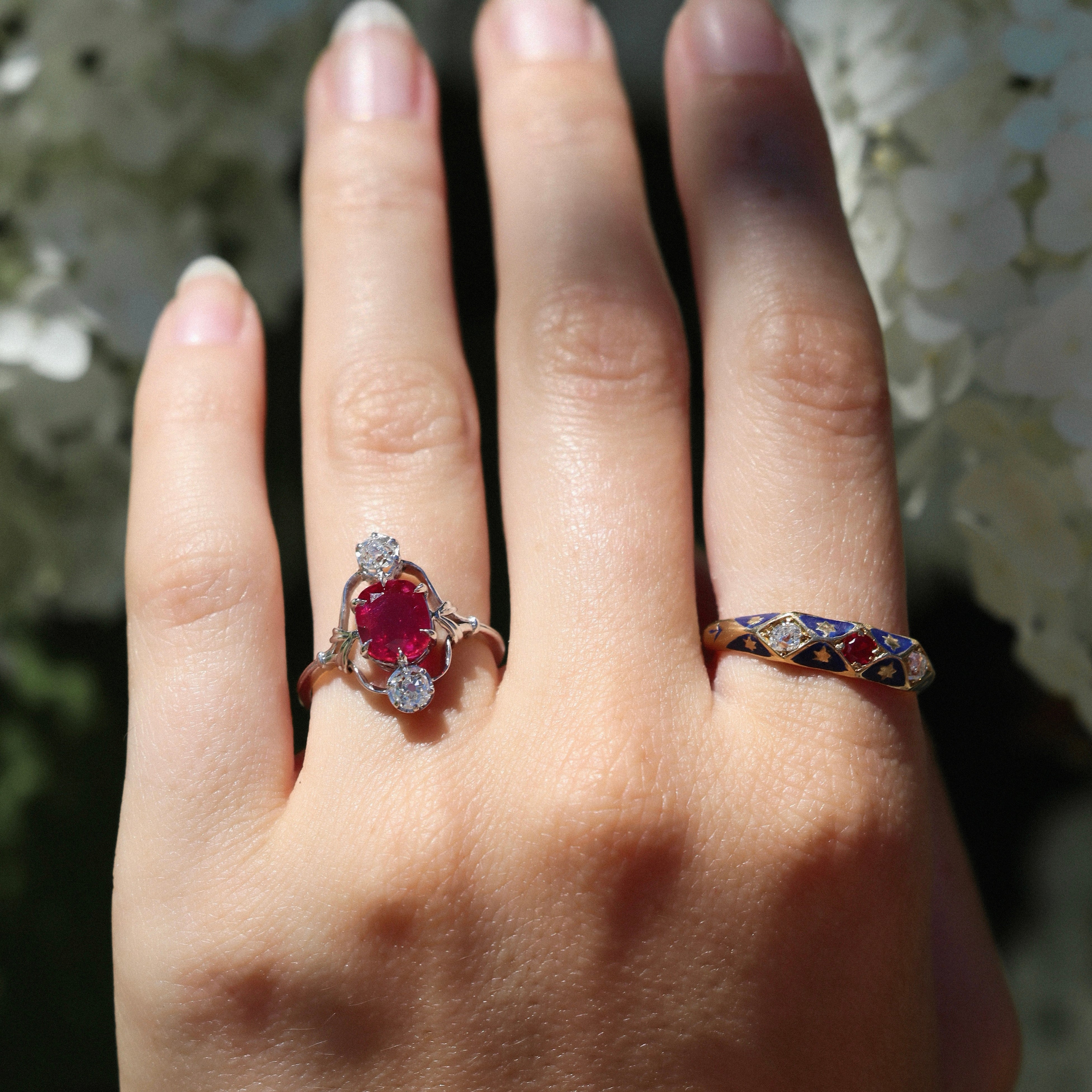 ANTIQUE engagement ring with gemstone