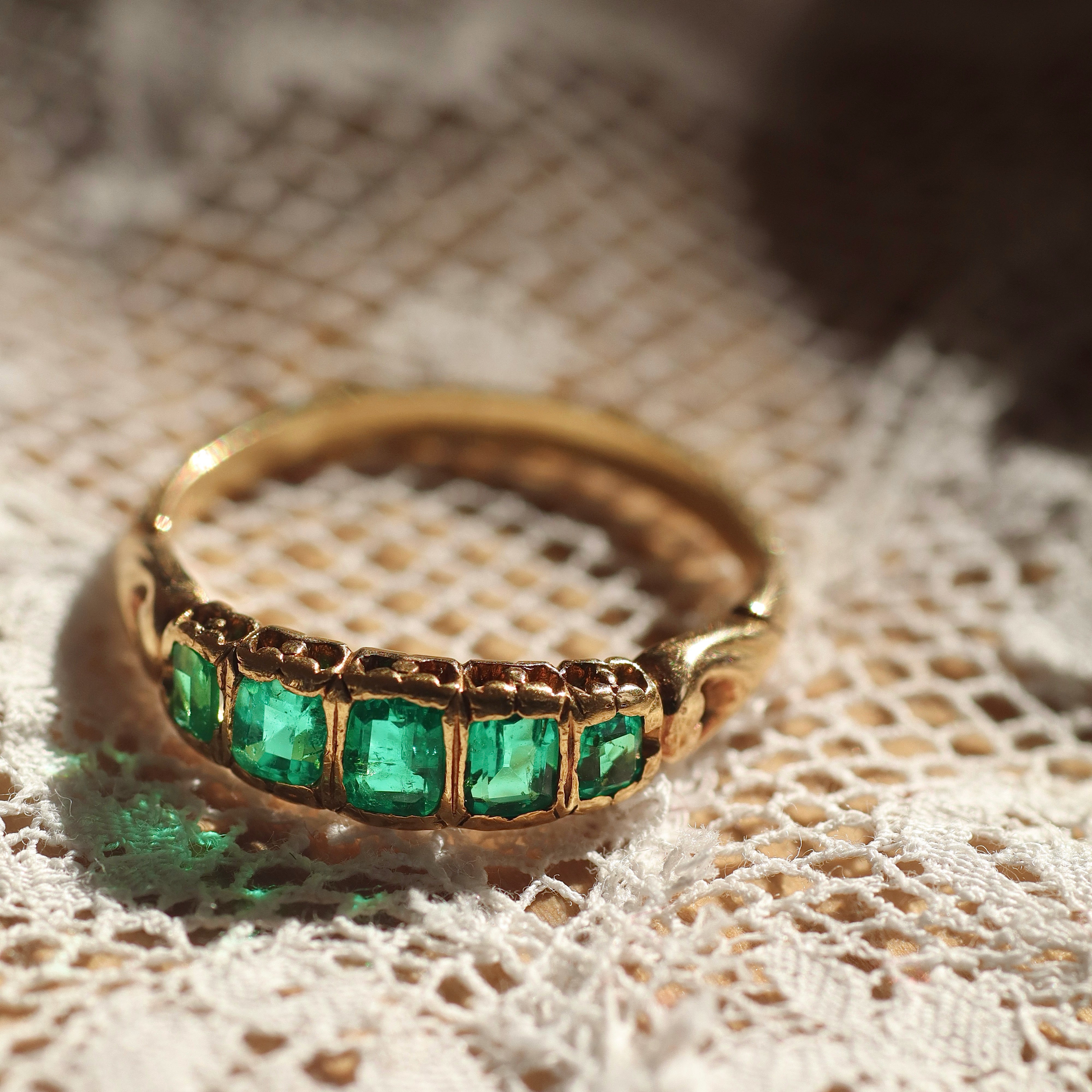 ANTIQUE engagement ring with gemstone