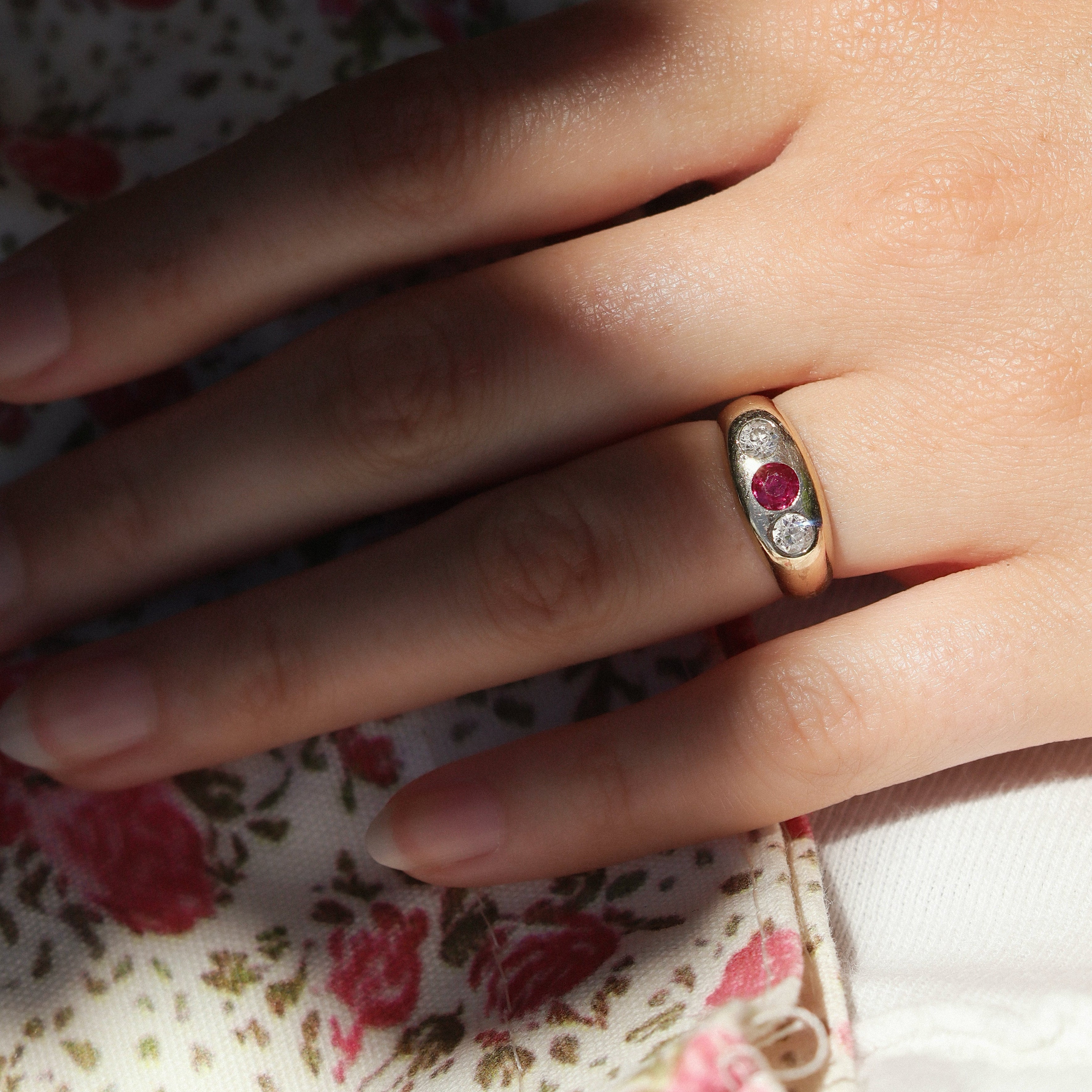 ANTIQUE diamond engagement ring with gemstone