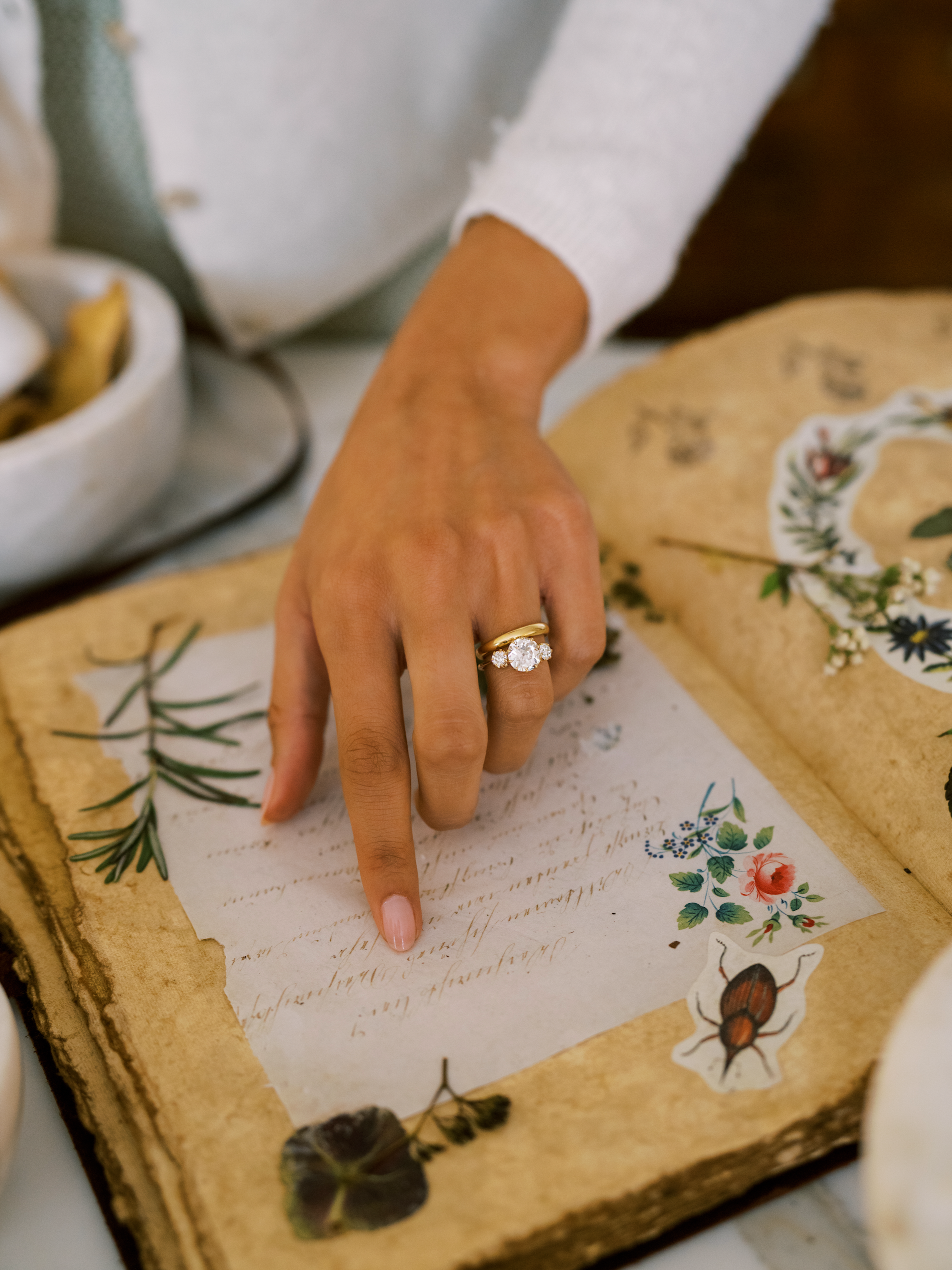 g-h-i color, si-i clarity diamond in yellow gold setting