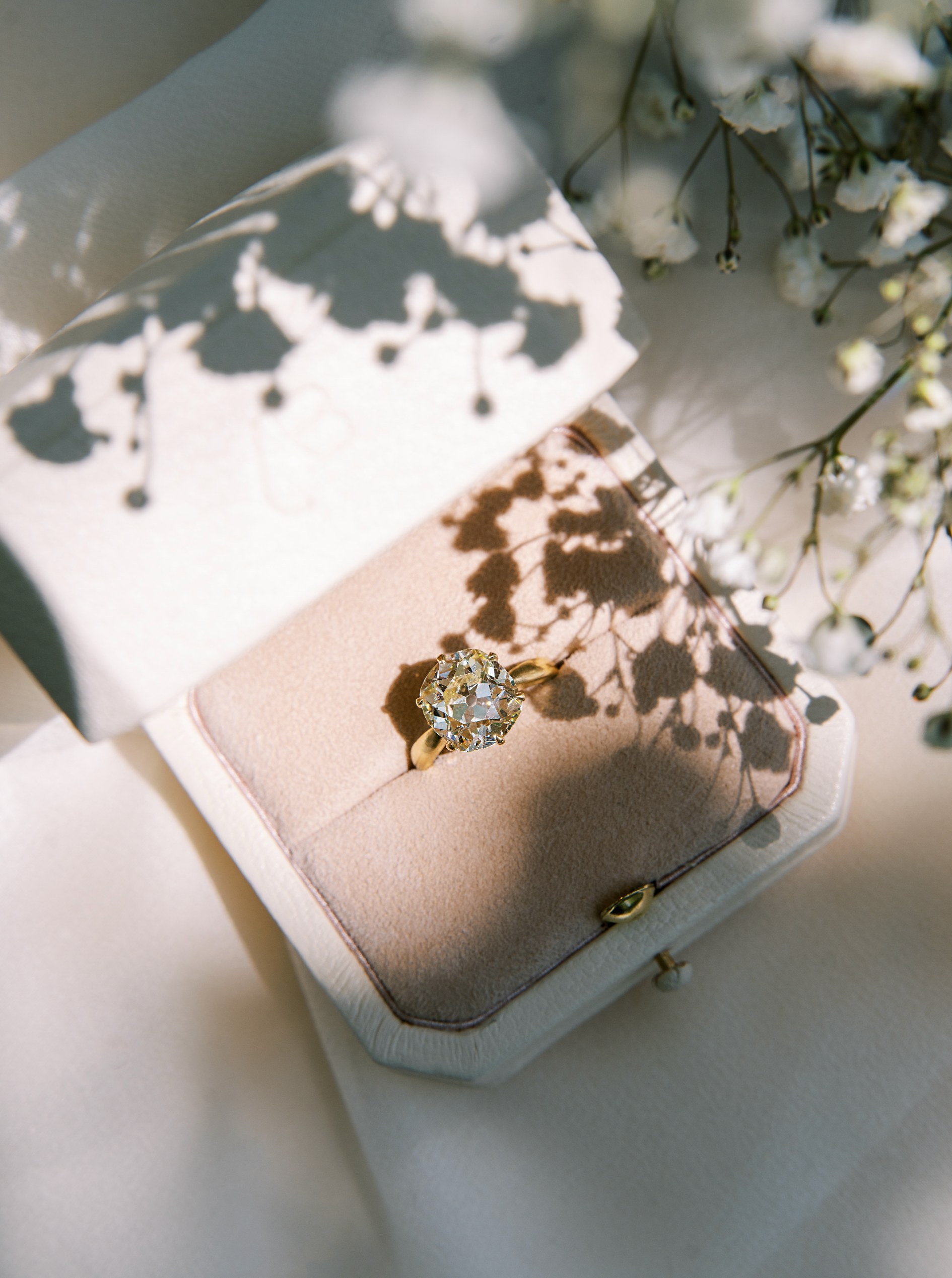 m-z color, vs clarity diamond in yellow gold setting