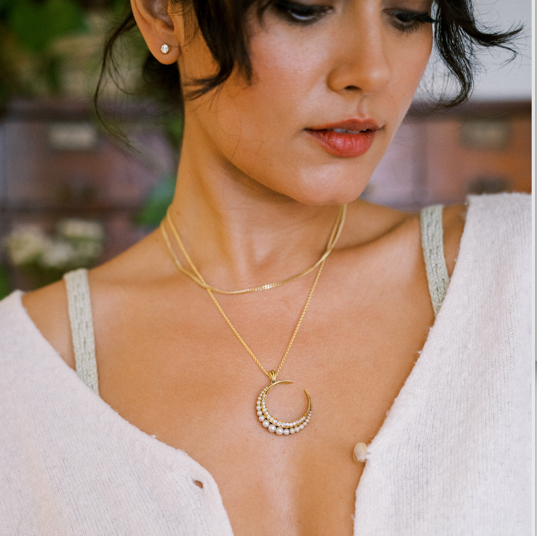 g-h-i color, vs clarity diamond in yellow gold setting