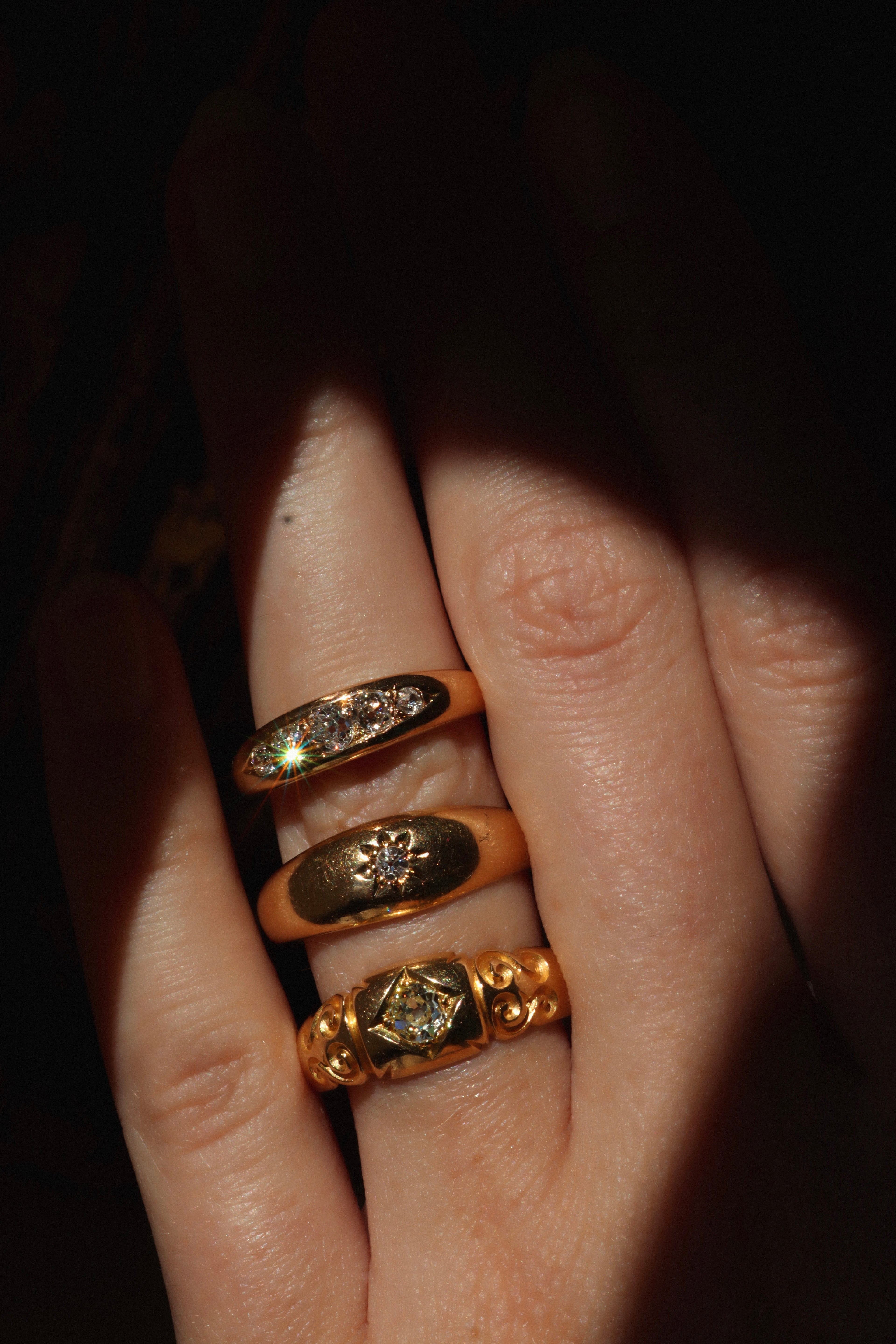 j-k-l color, si-i clarity diamond in yellow gold setting