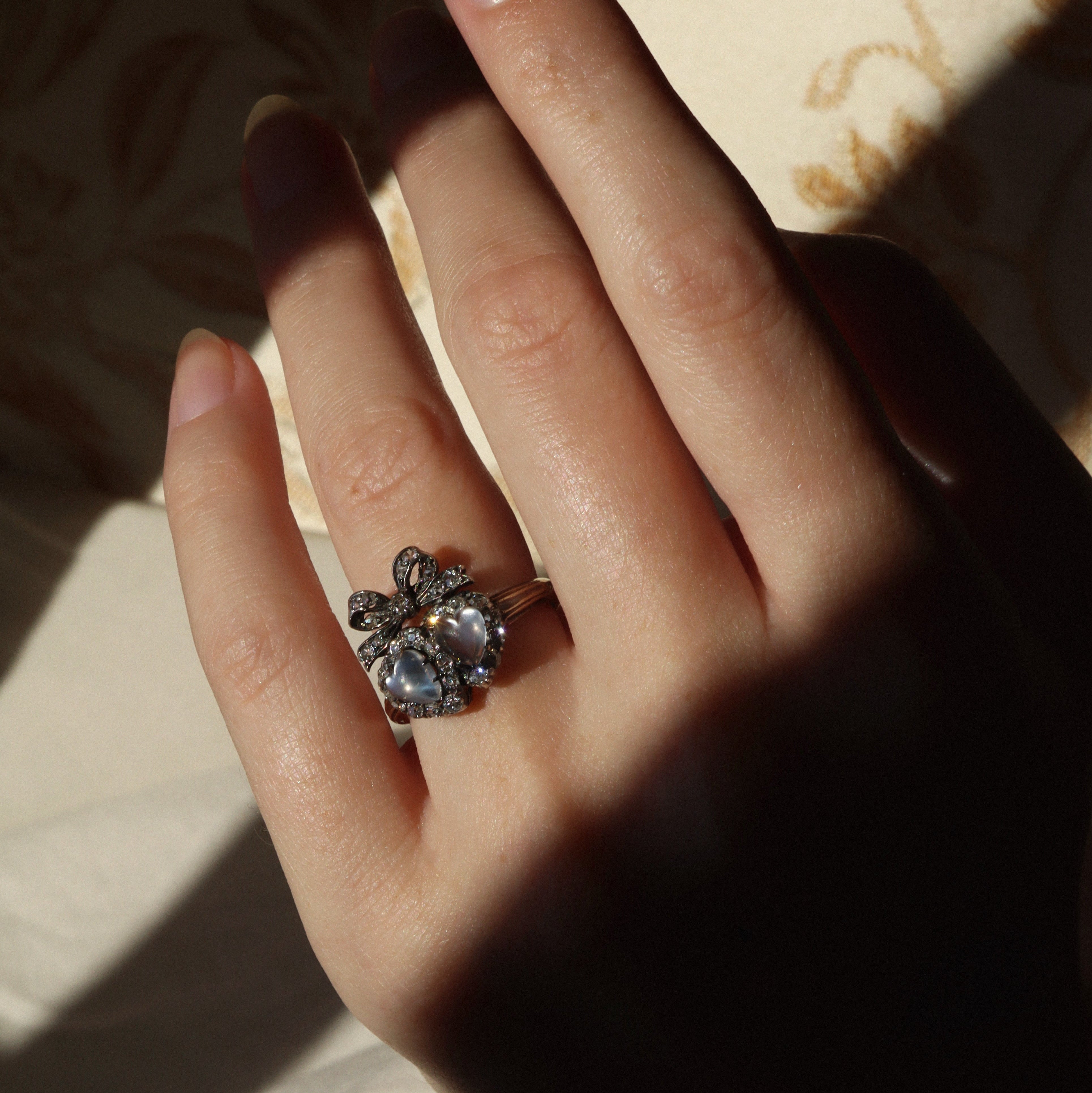 ANTIQUE engagement ring with gemstone
